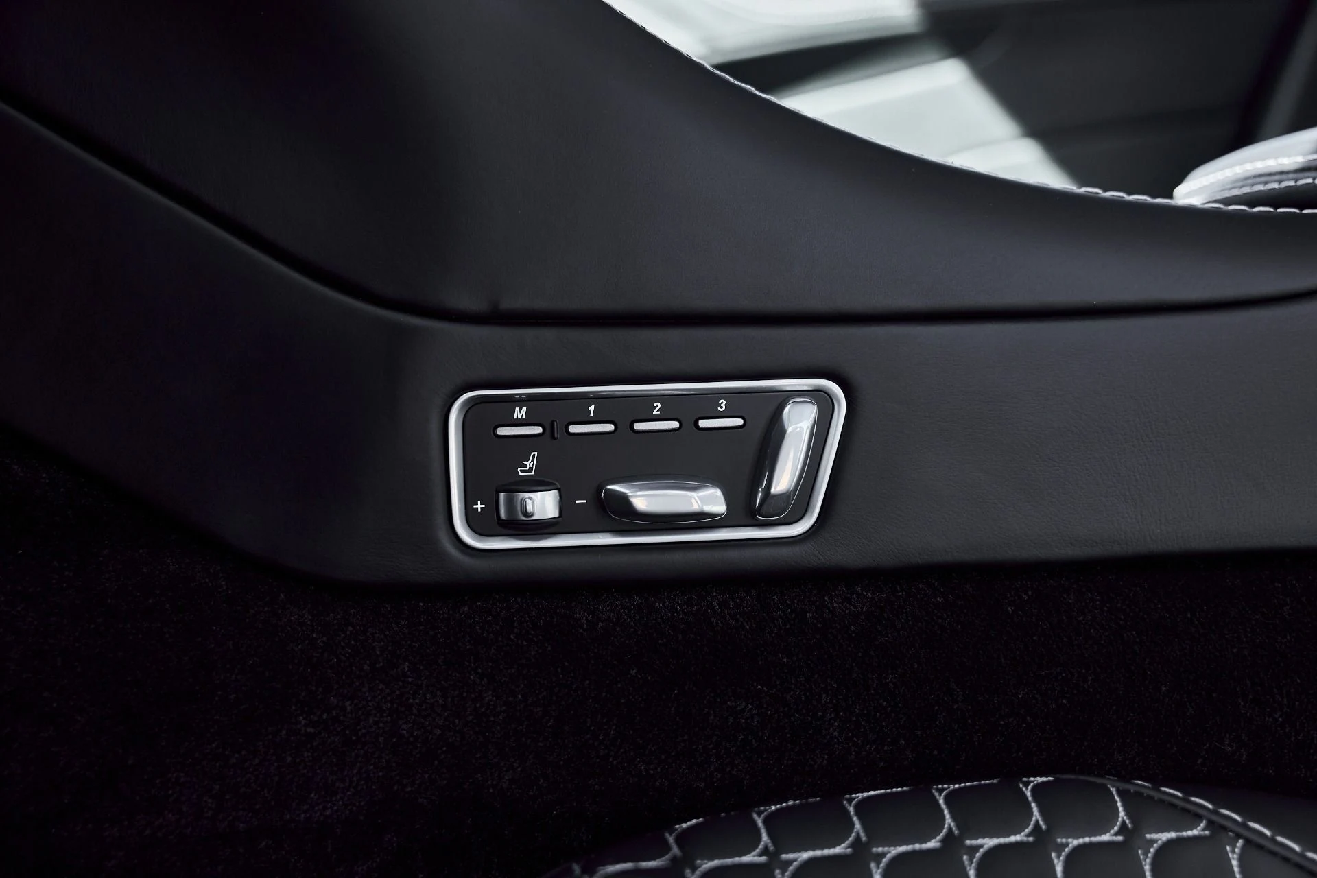 mph042_4287975970_Used_2014_Aston_Martin_Vanquish_V12_1773193814_3594a19e28