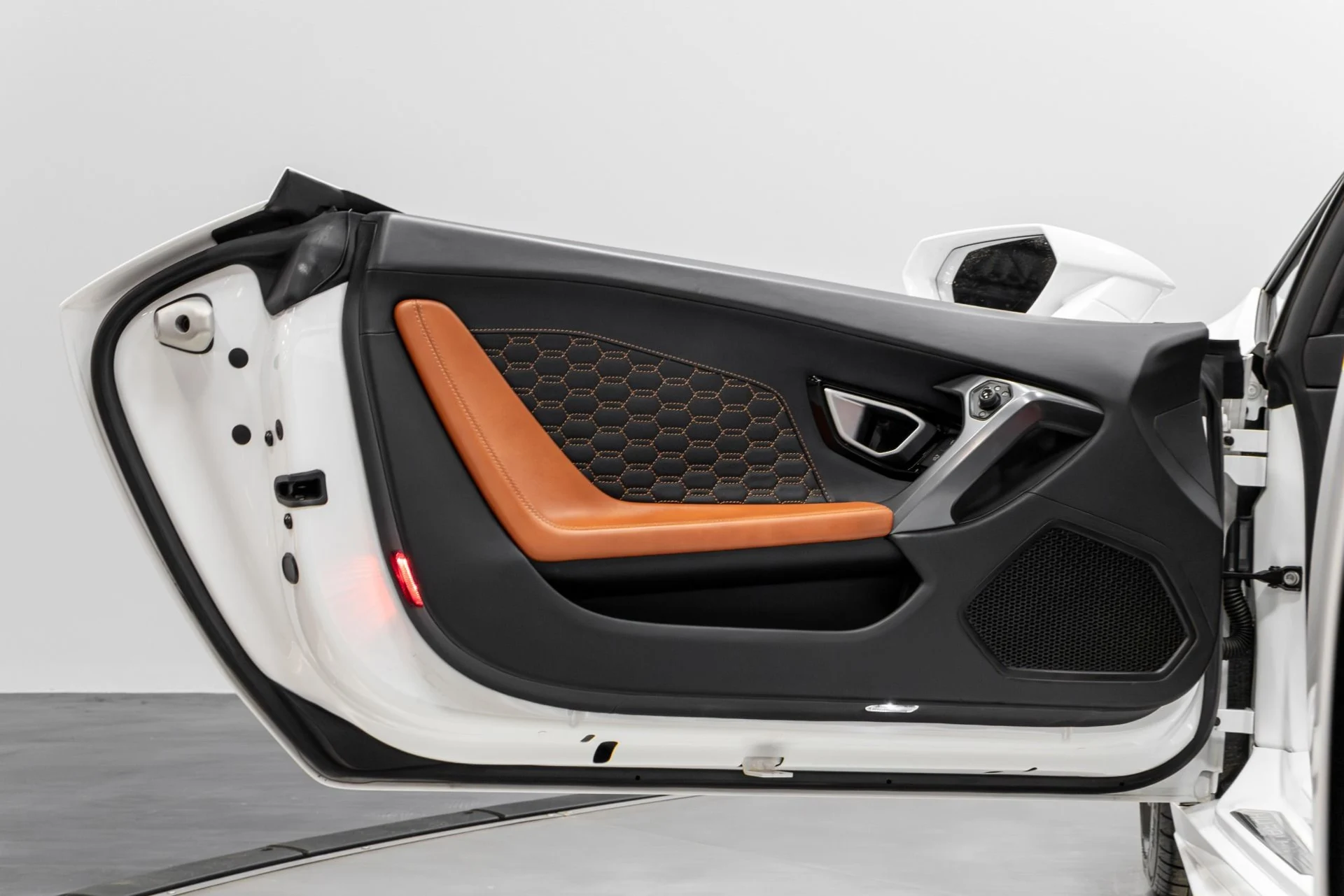 mph042_441151464_Used_2019_Lamborghini_Huracan_LP_580_2_S_1778195053_ef11a60a70
