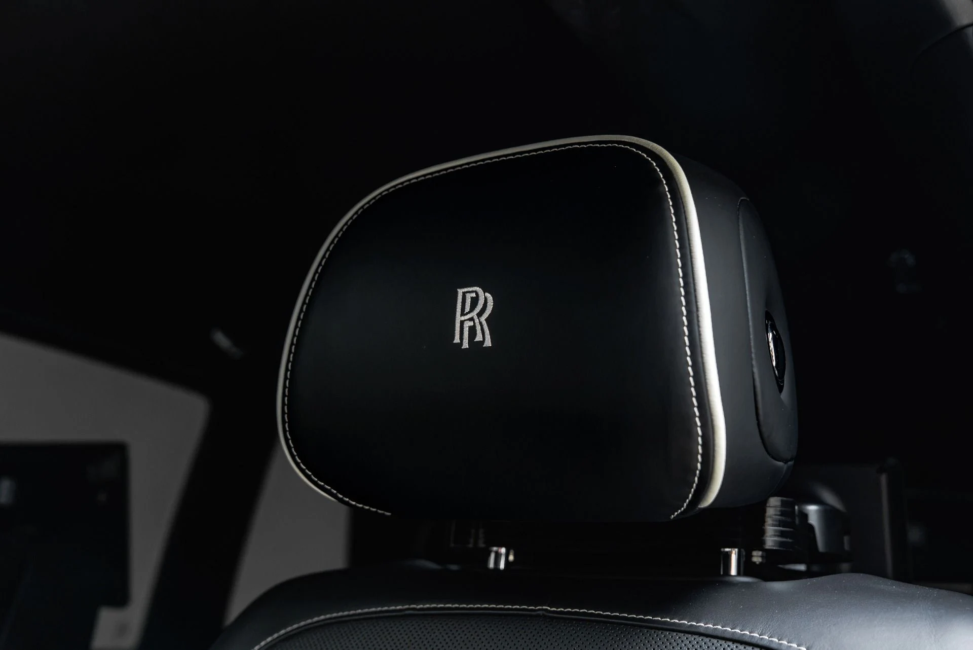 mph042_44327935_Used_2020_Rolls_Royce_Cullinan_1785280423_08c320739d