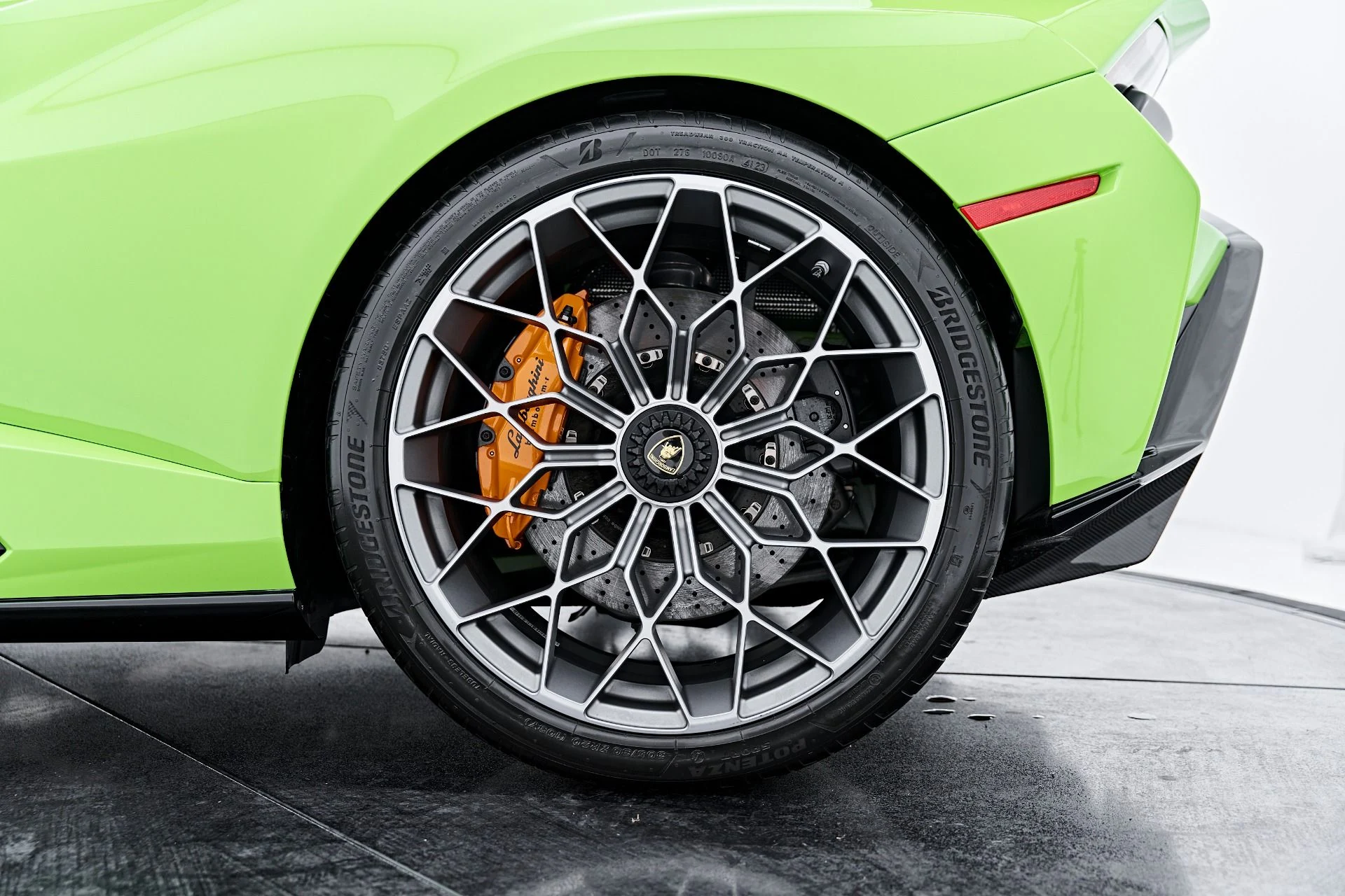 mph042_468490254_Used_2024_Lamborghini_Huracan_STO_Base_1791998249_0a1223bb3a