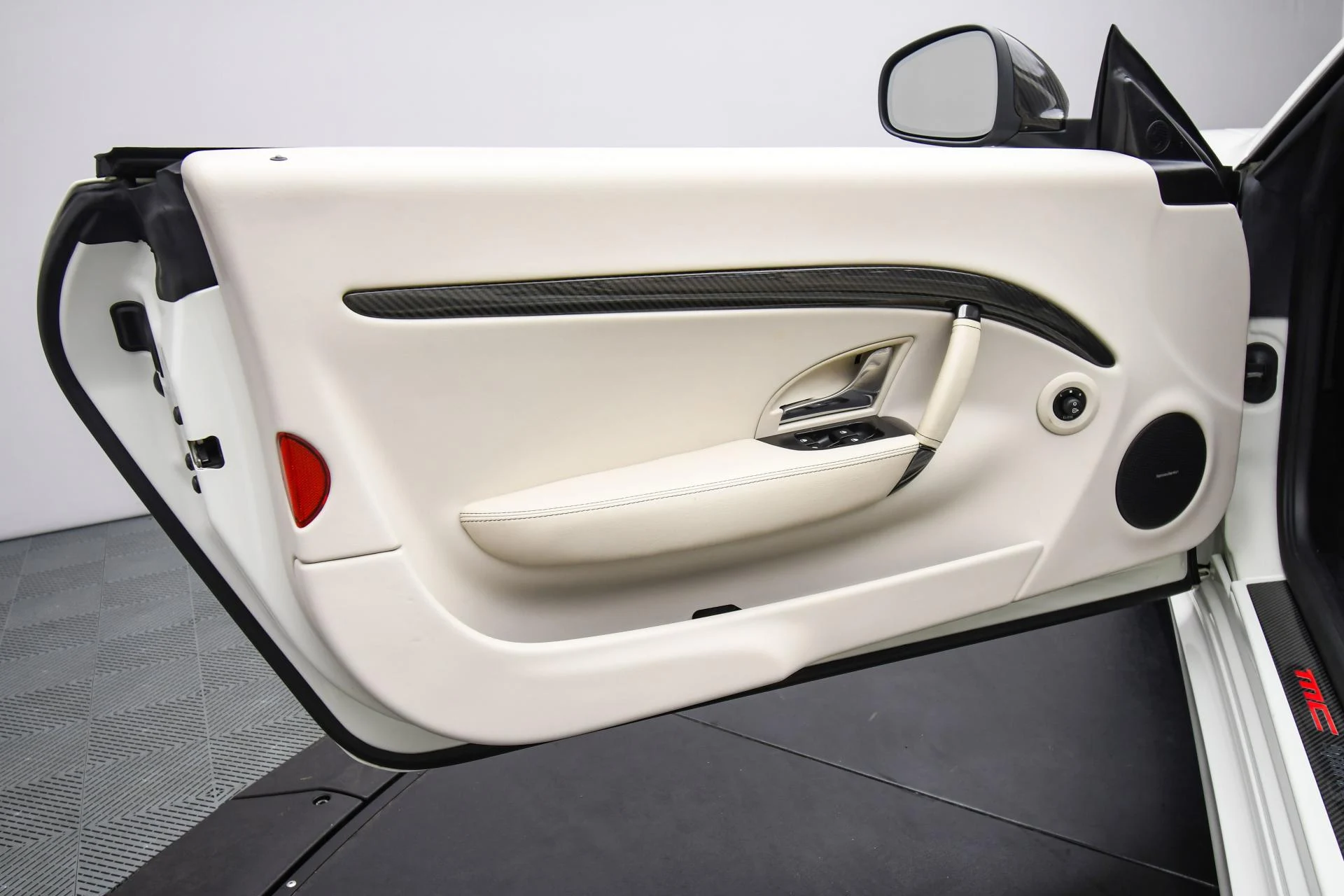 mph042_477443607_Used_2018_Maserati_Gran_Turismo_Convertible_MC_1755159412_4994df823f