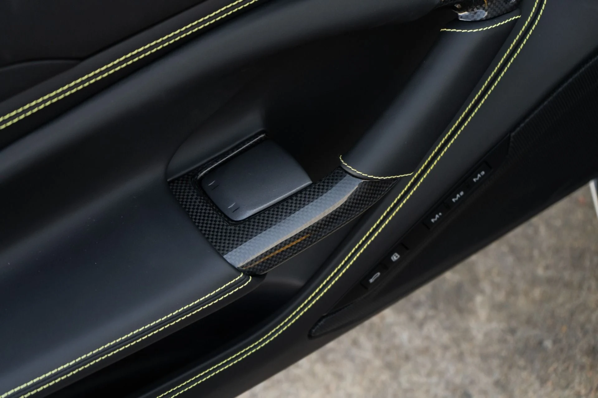 mph042_486946615_Used_2022_Ferrari_F8_Spider_1791584435_44a10e6066