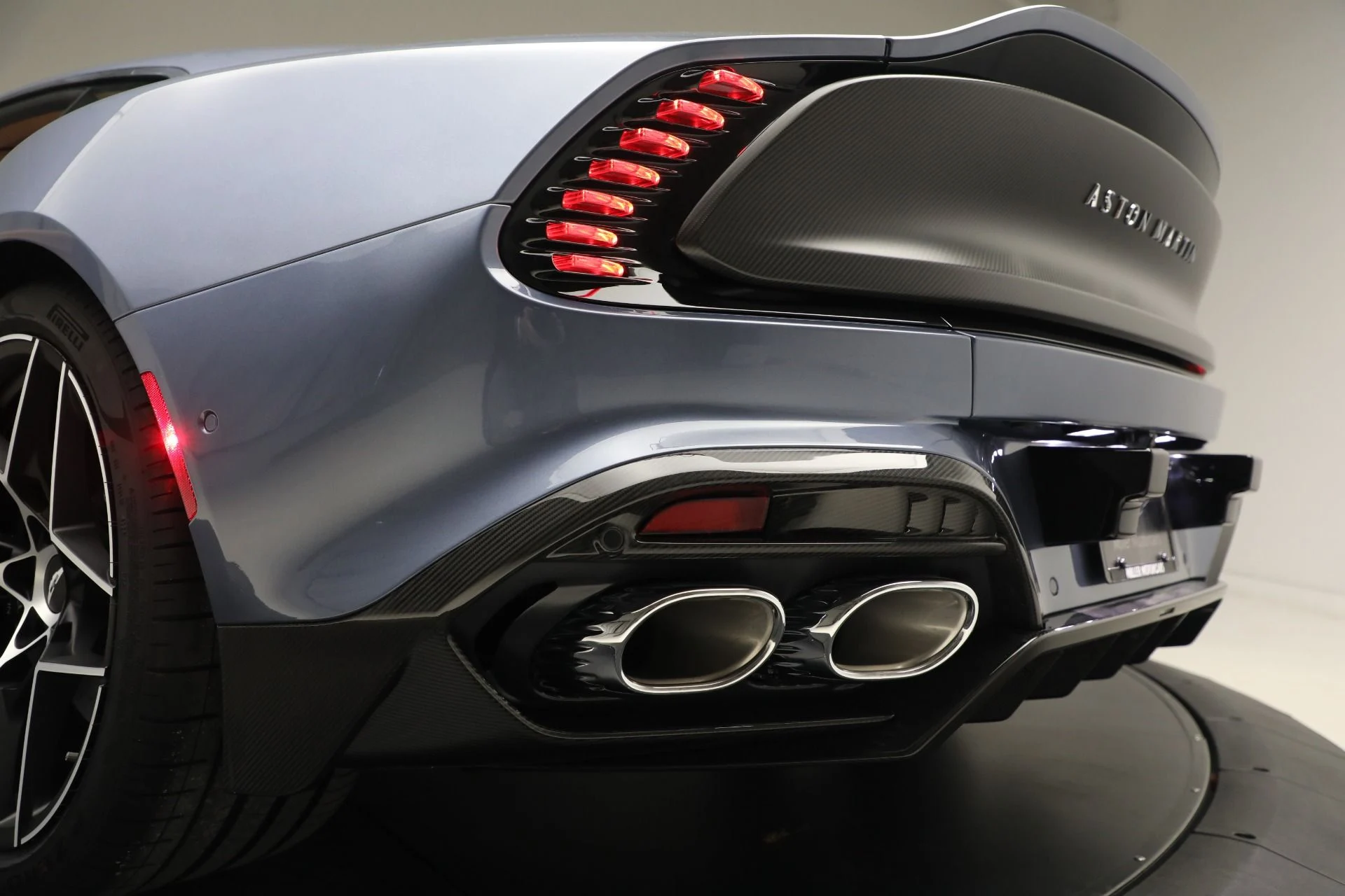 mph042_499302996_New_2025_Aston_Martin_Vanquish_1738262610_3449dedfda