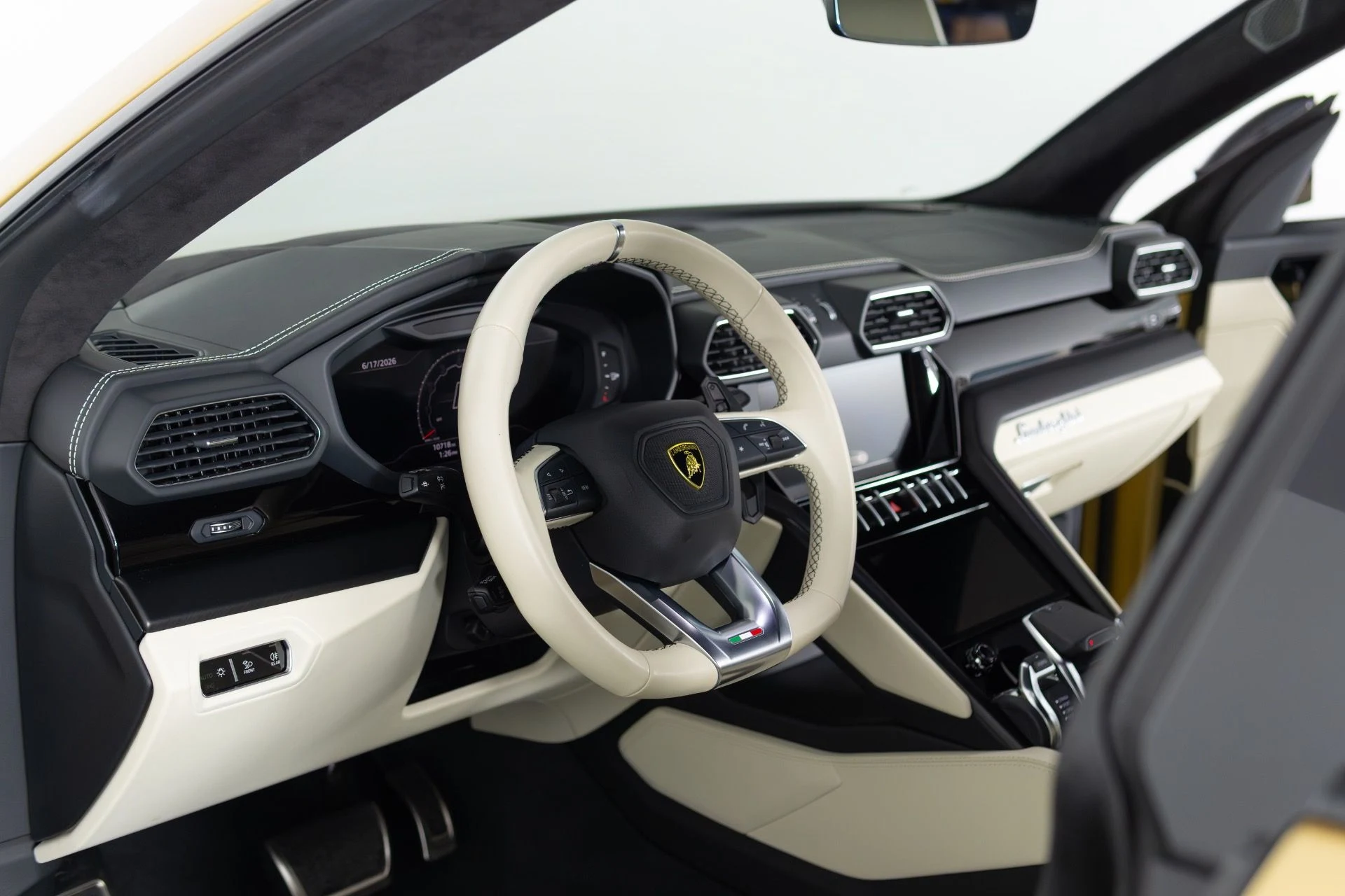 mph042_503825718_Used_2023_Lamborghini_Urus_S_1781741186_36b3ef40c4