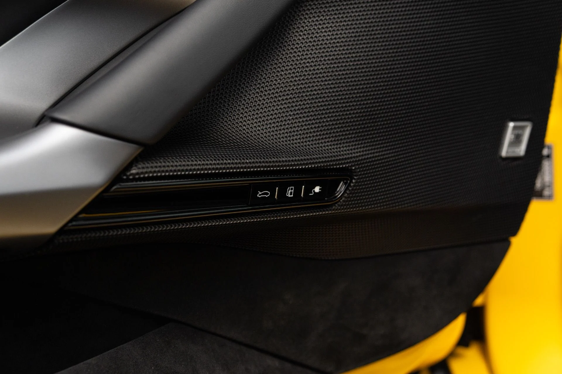 mph042_50945866_Used_2025_Ferrari_SF_90_Spider_1772646640_e0116e8922