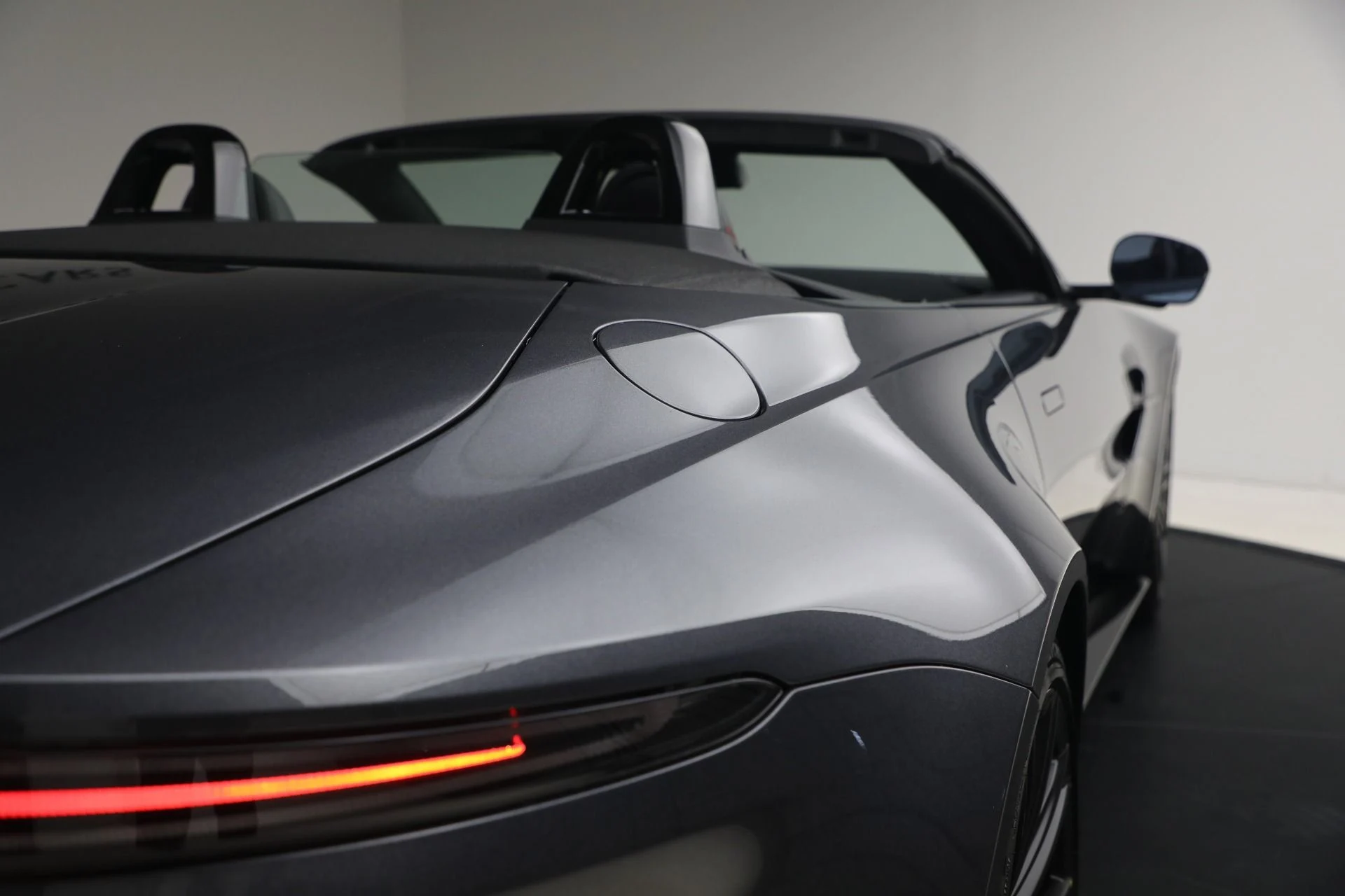 mph042_513118672_New_2026_Aston_Martin_Vantage_S_Roadster_1774535973_94de2e6805