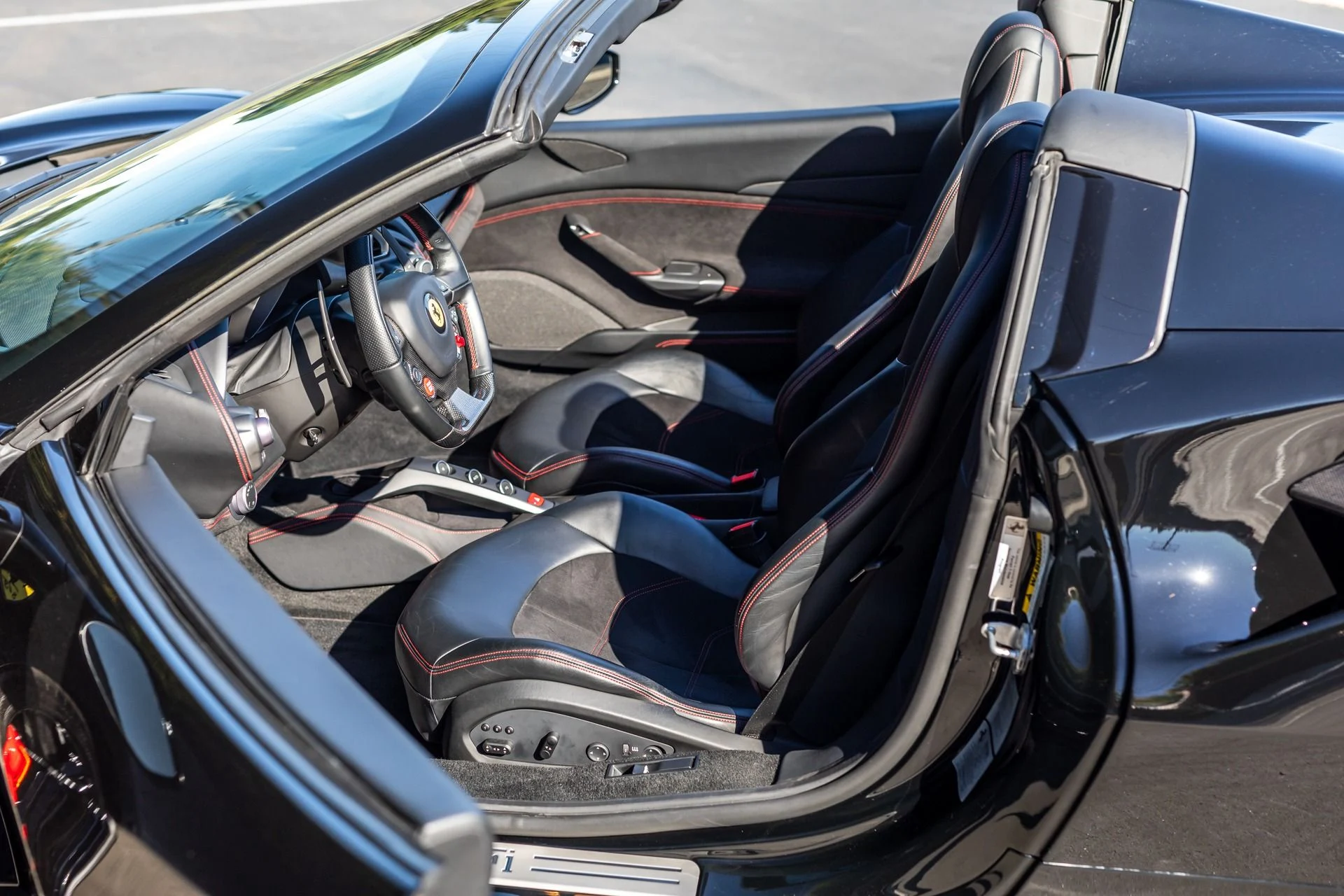 mph042_520267781_Used_2018_Ferrari_488_Spider_1701972865_17eb780637