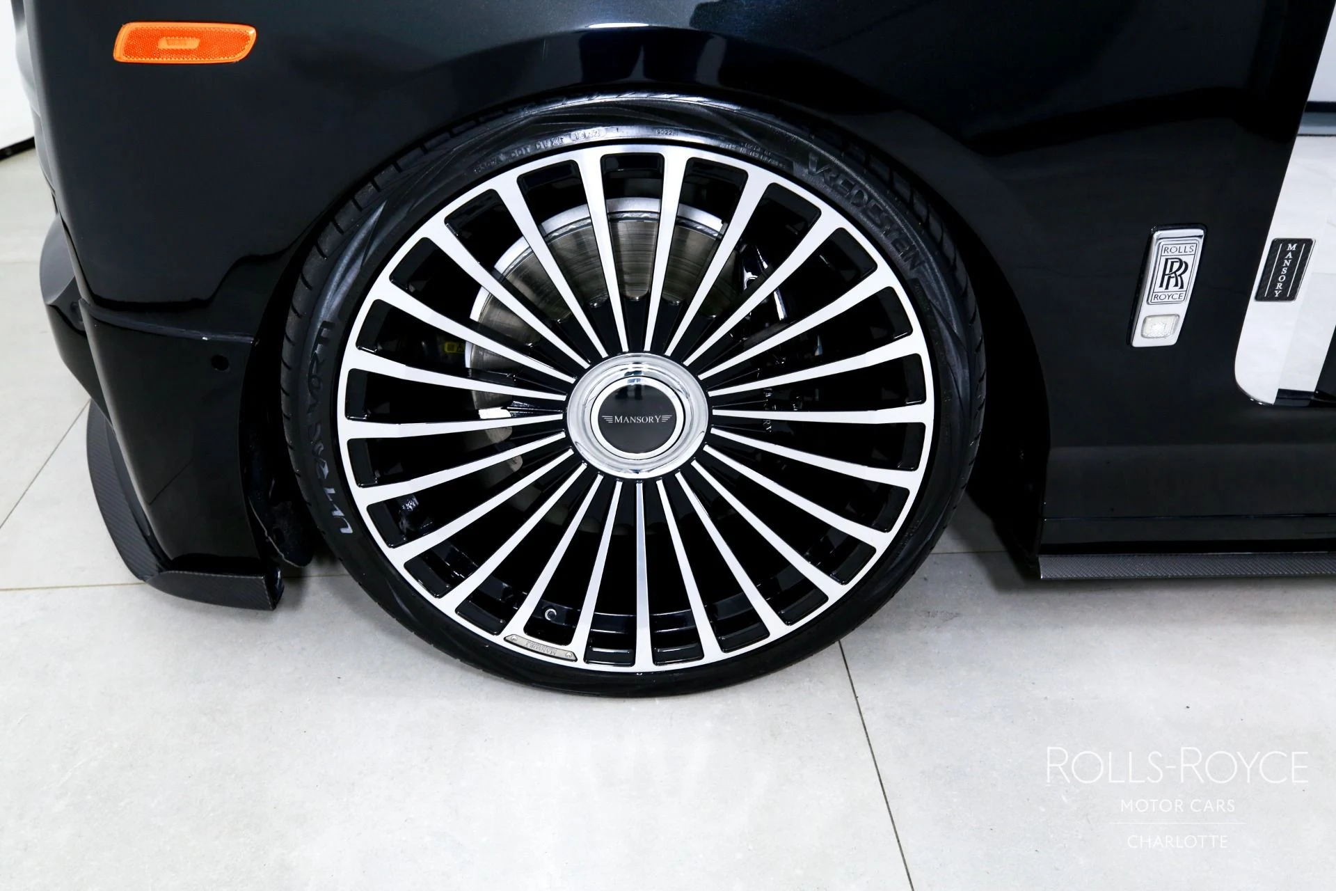 mph042_521420375_Used_2018_Rolls_Royce_Phantom_1776373846_57dc080787