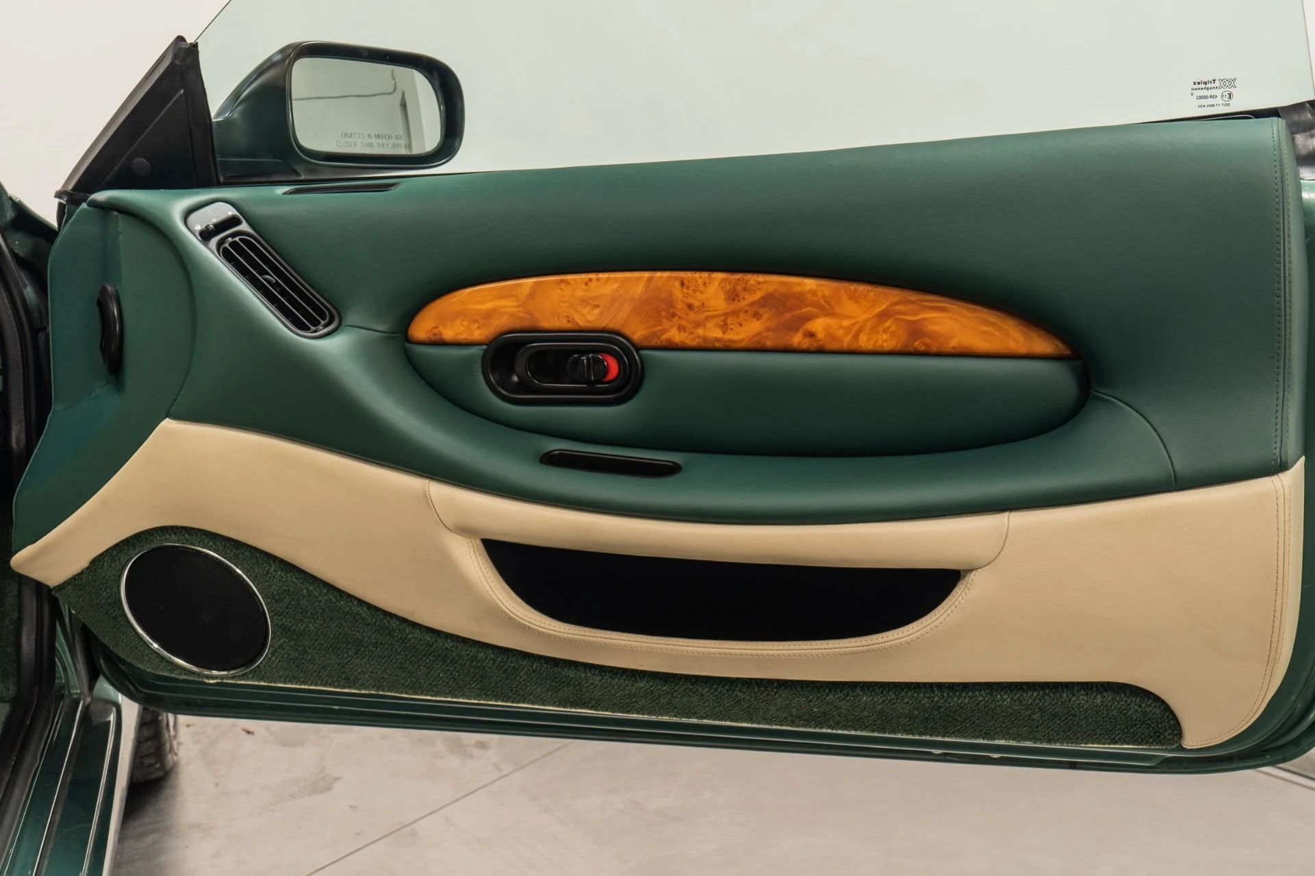 mph042_521999677_Used_2001_Aston_Martin_DB_7_V12_Vantage_1760468249_ffa9f5188e