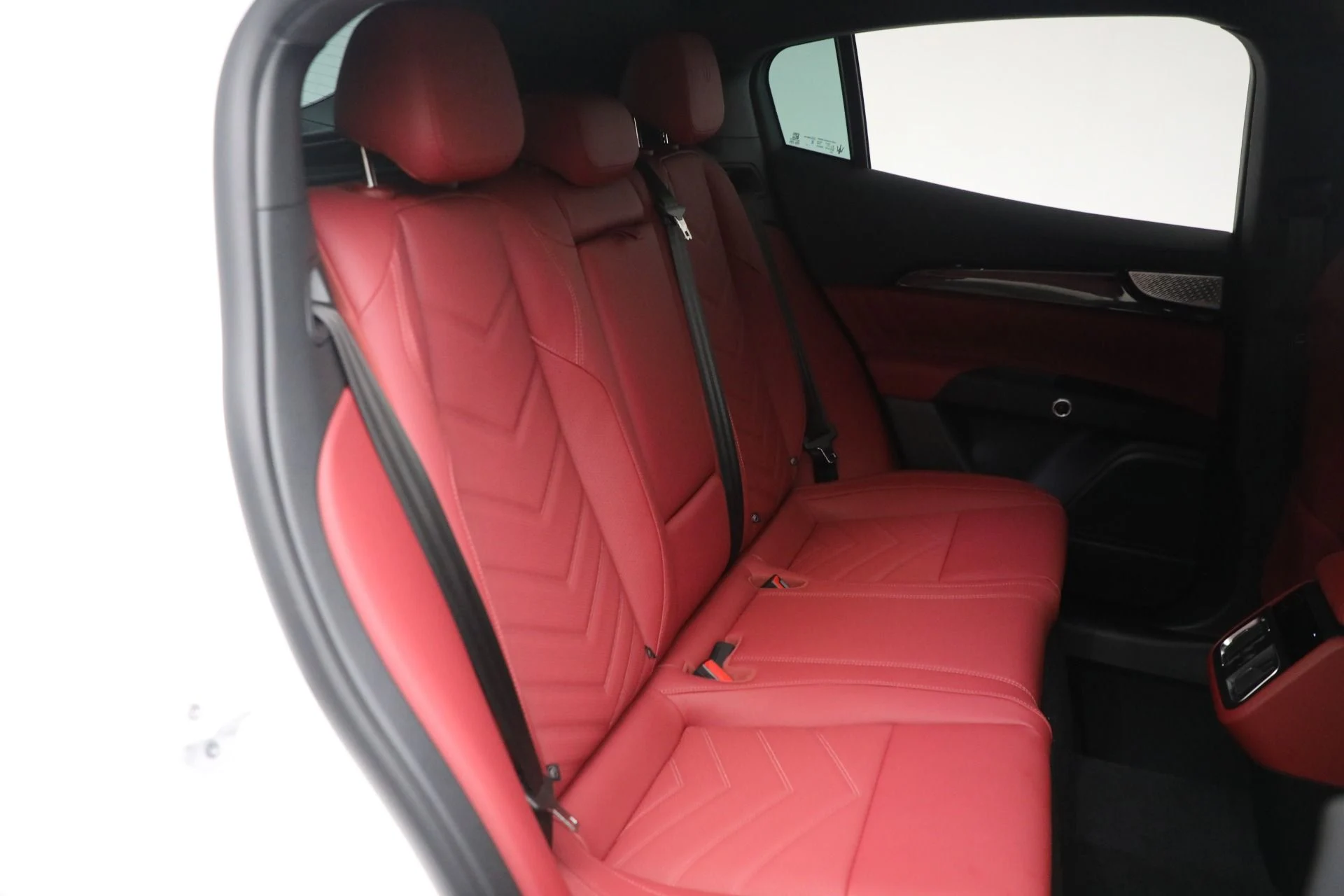 mph042_52518403_New_2025_Maserati_Grecale_Folgore_2bd492245c