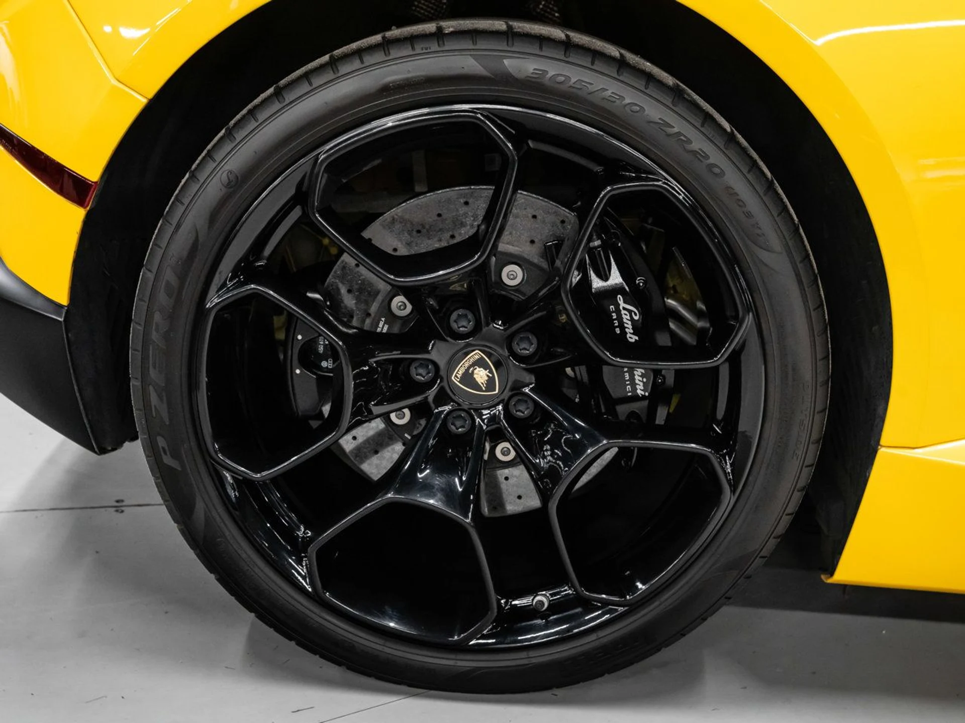 mph042_540160054_lamborghini_huracan_2017_cc447b45ae
