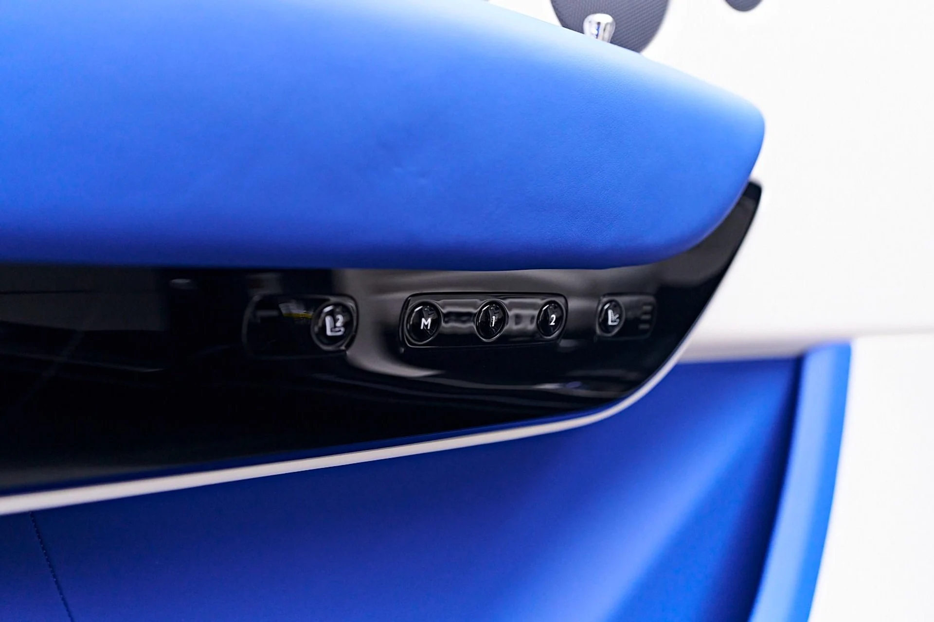 mph042_548236055_Used_2023_Rolls_Royce_Cullinan_Base_1745954360_97731cce73