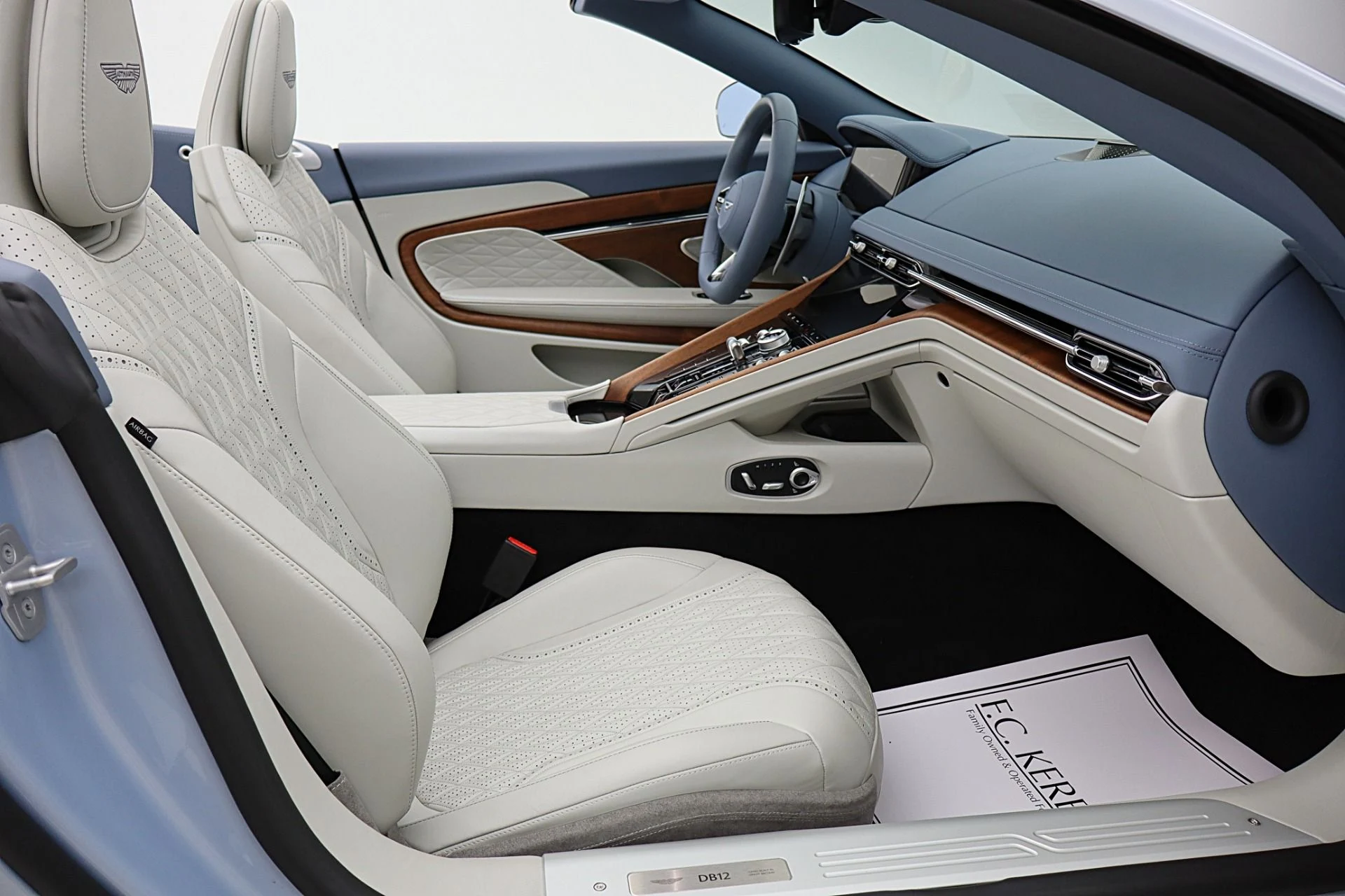 mph042_553169602_New_2026_Aston_Martin_DB_12_Volante_10de6529ad