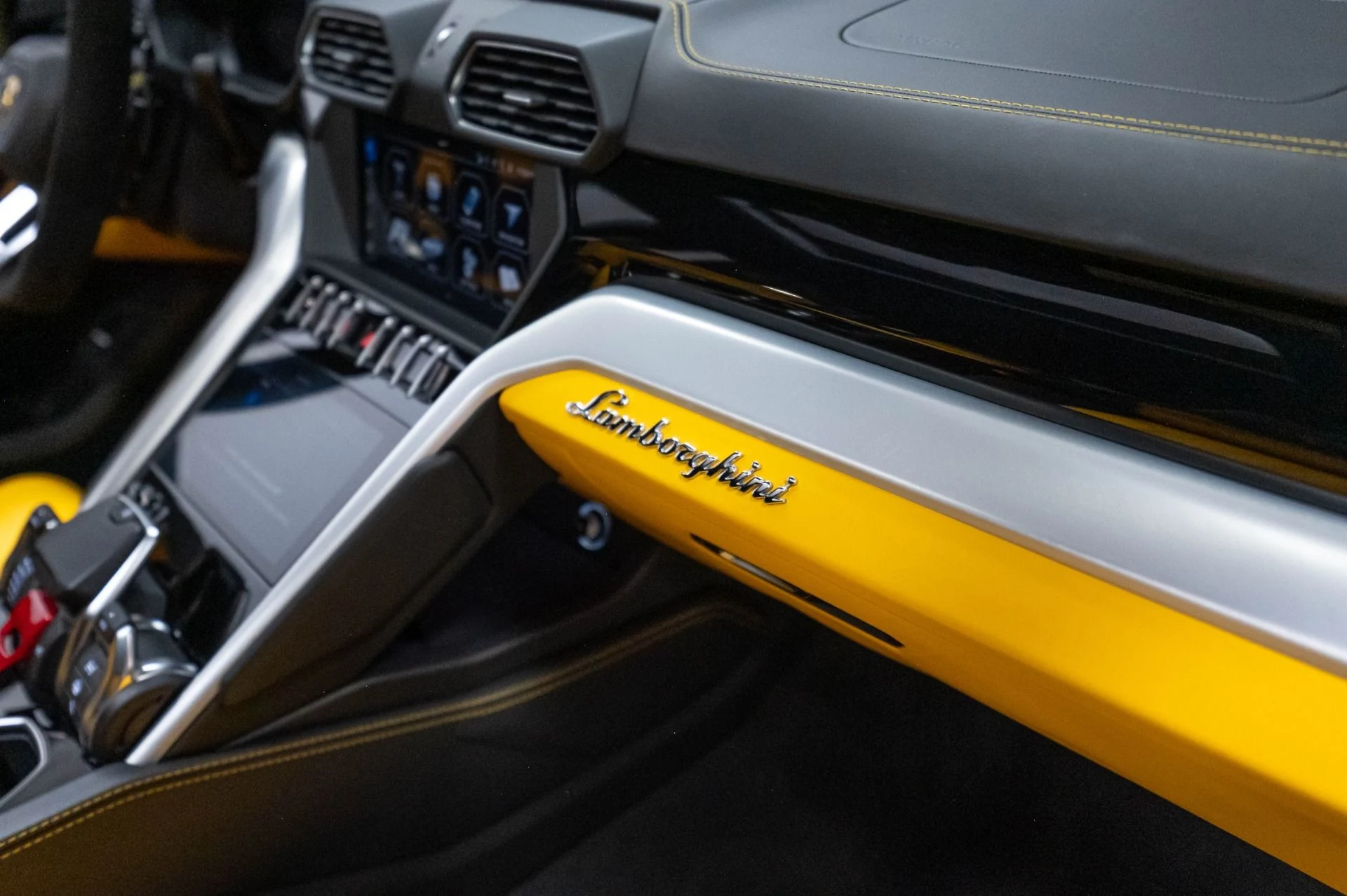 mph042_555817664_Used_2019_Lamborghini_Urus_1786985122_057a435dbc