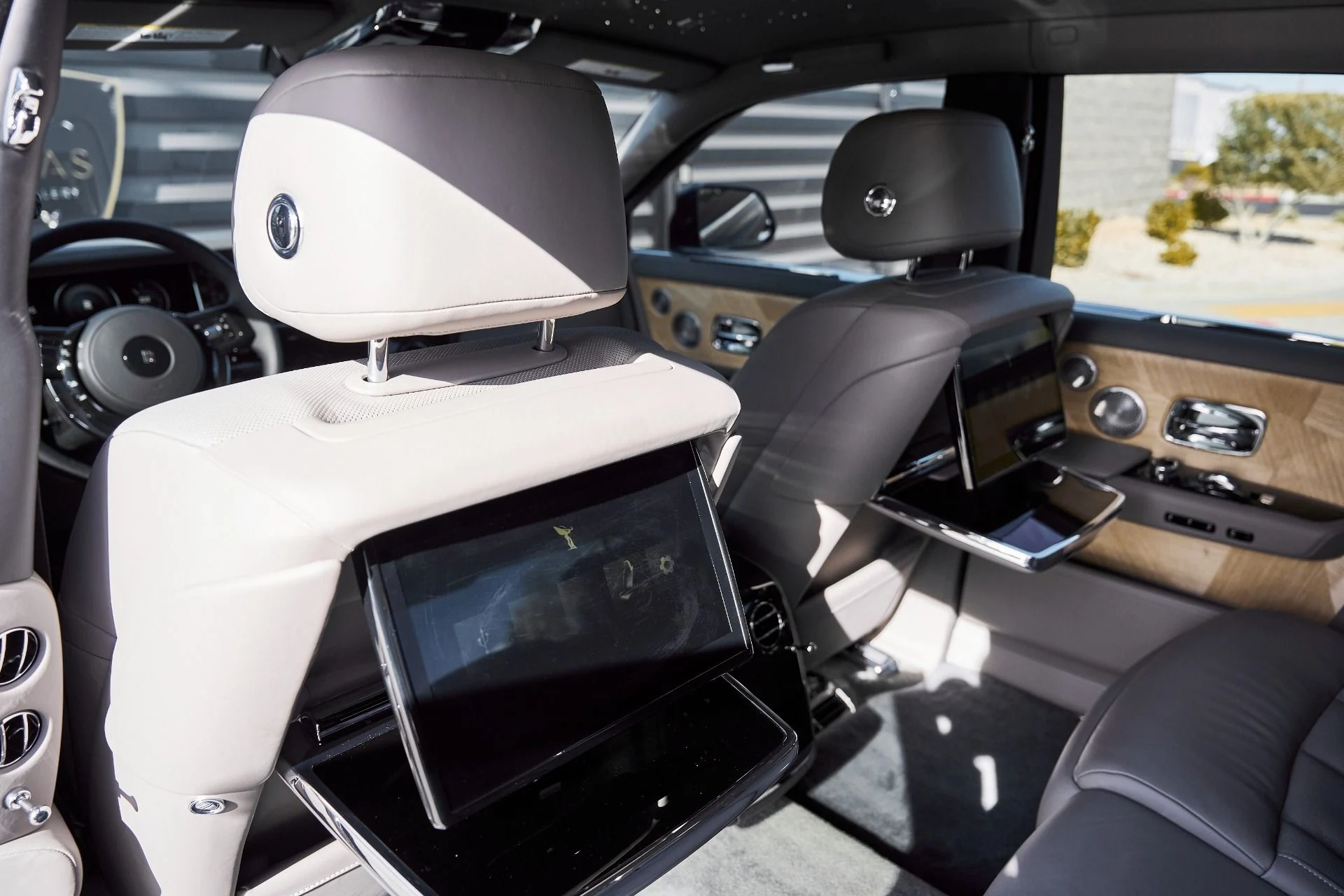 mph042_576353340_Used_2025_Rolls_Royce_Phantom_Base_1769480938_61b99cbefa