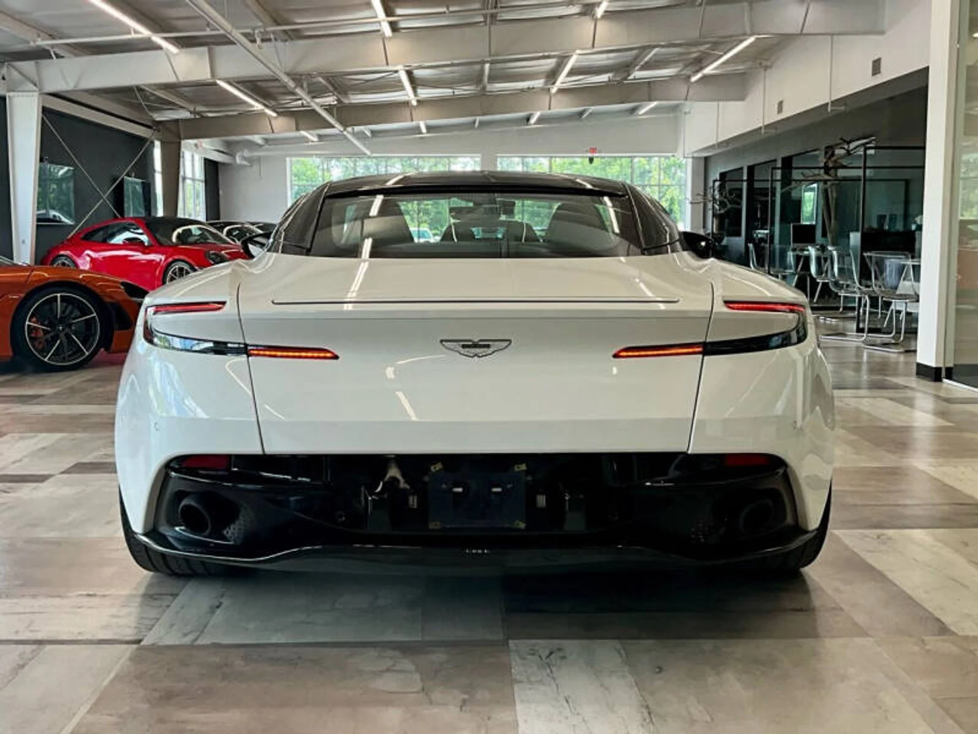 mph042_589827266_2018_aston_martin_db11_v12_2dr_coupe_e65928f8ac