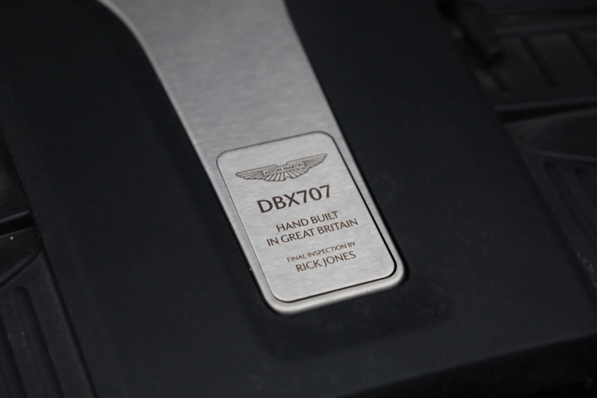 mph042_608502106_Used_2025_Aston_Martin_DBX_707_1777039966_a43df4d600
