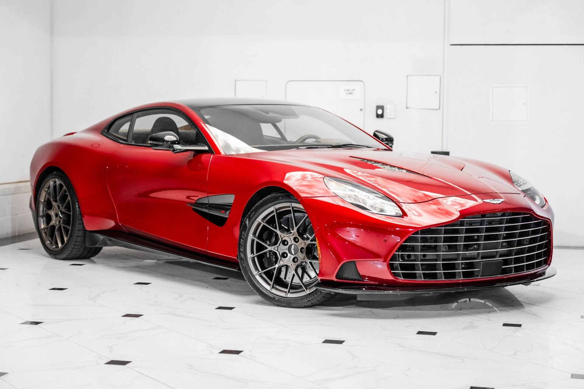 mph042_631914717_Used_2025_Aston_Martin_Vanquish_1751746222_48a9c7b220