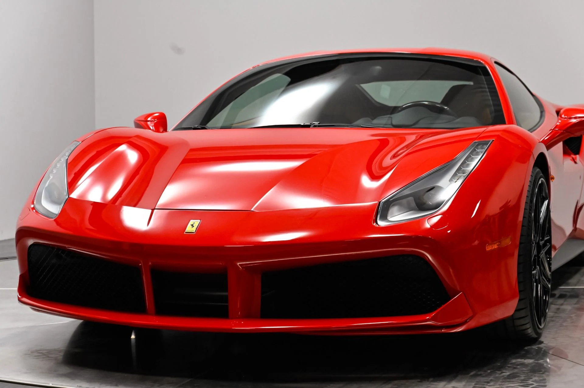 mph042_63446751_Used_2018_Ferrari_488_GTB_Base_1788410889_9ad999ea7d