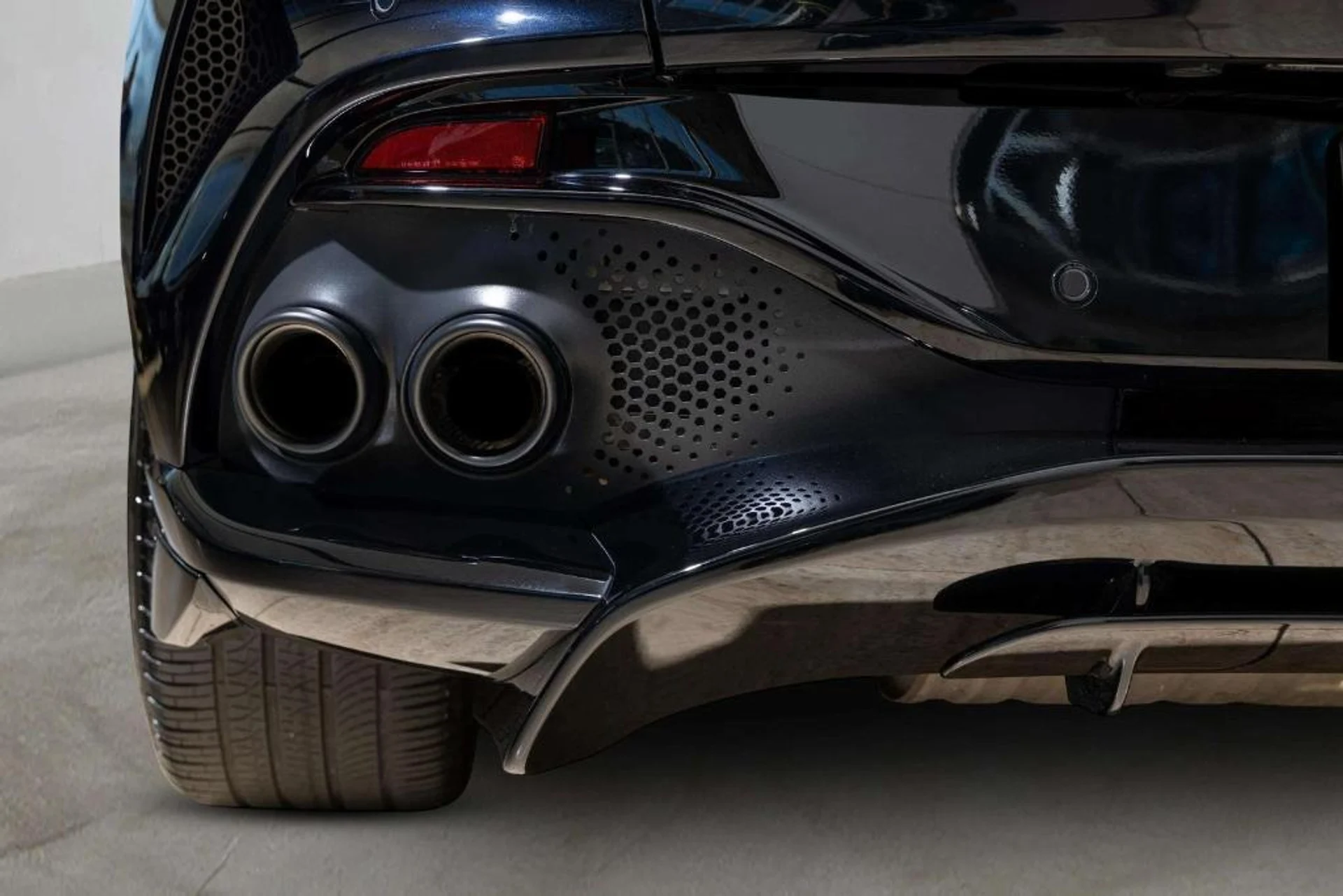 mph042_63753301_unv6_Y_Ygf_Jypln_If7_Ovl_Awk_Te1_W4_2ad3ae06c0