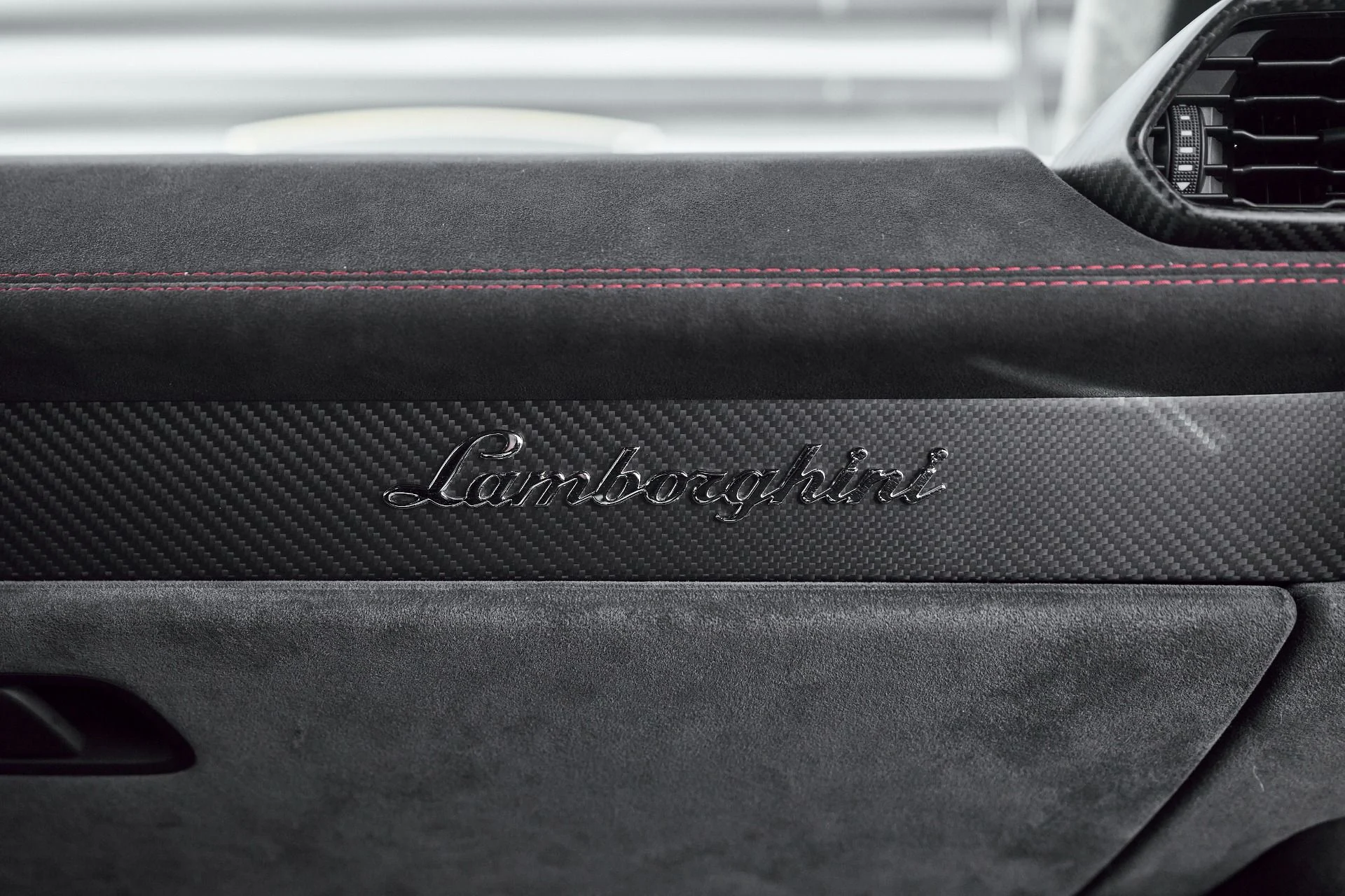 mph042_662614895_Used_2023_Lamborghini_Huracan_Base_1764123607_4625e16b0e