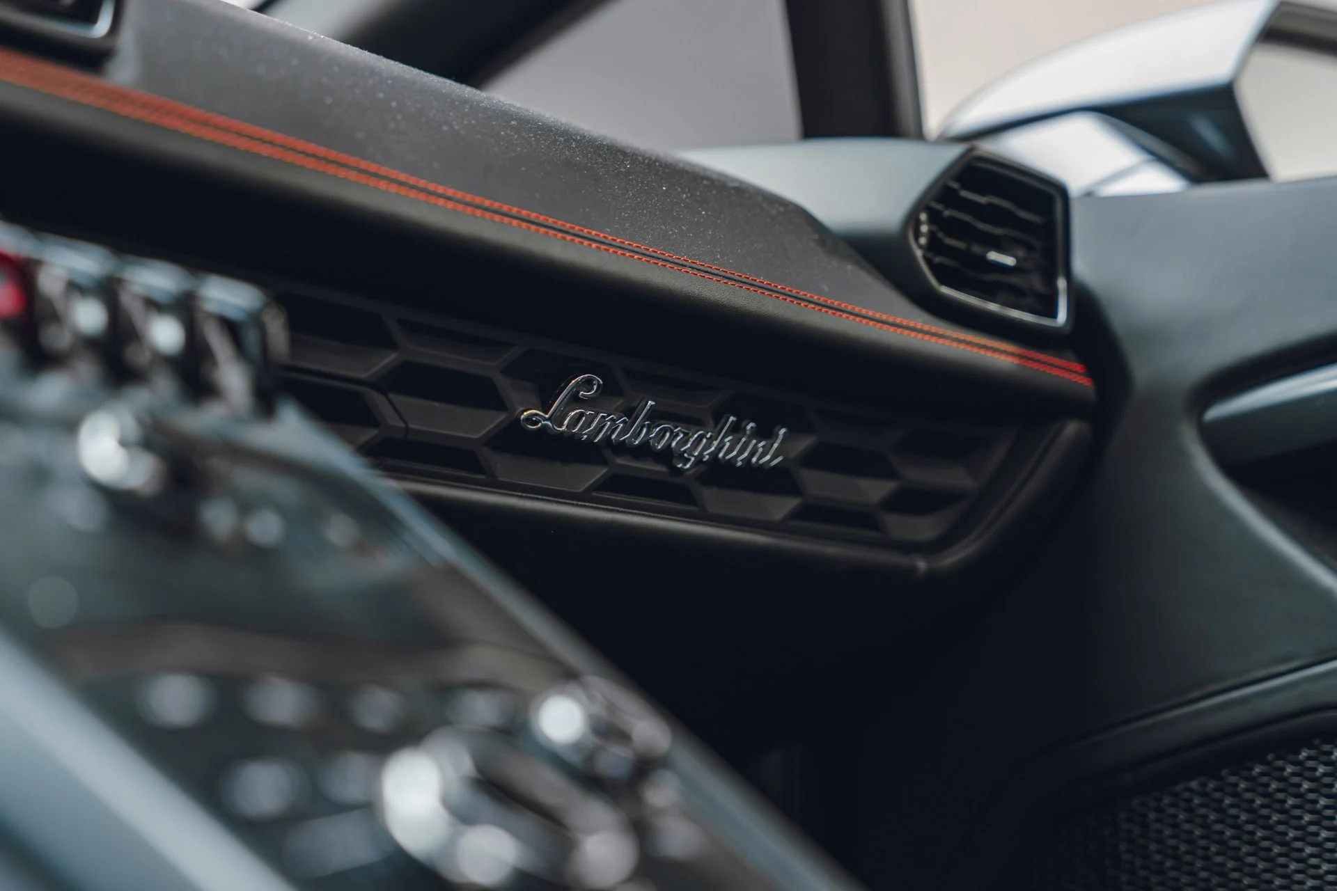 mph042_698317153_Used_2017_Lamborghini_Huracan_LP_580_2_Spyder_1781555641_30638ad0e5