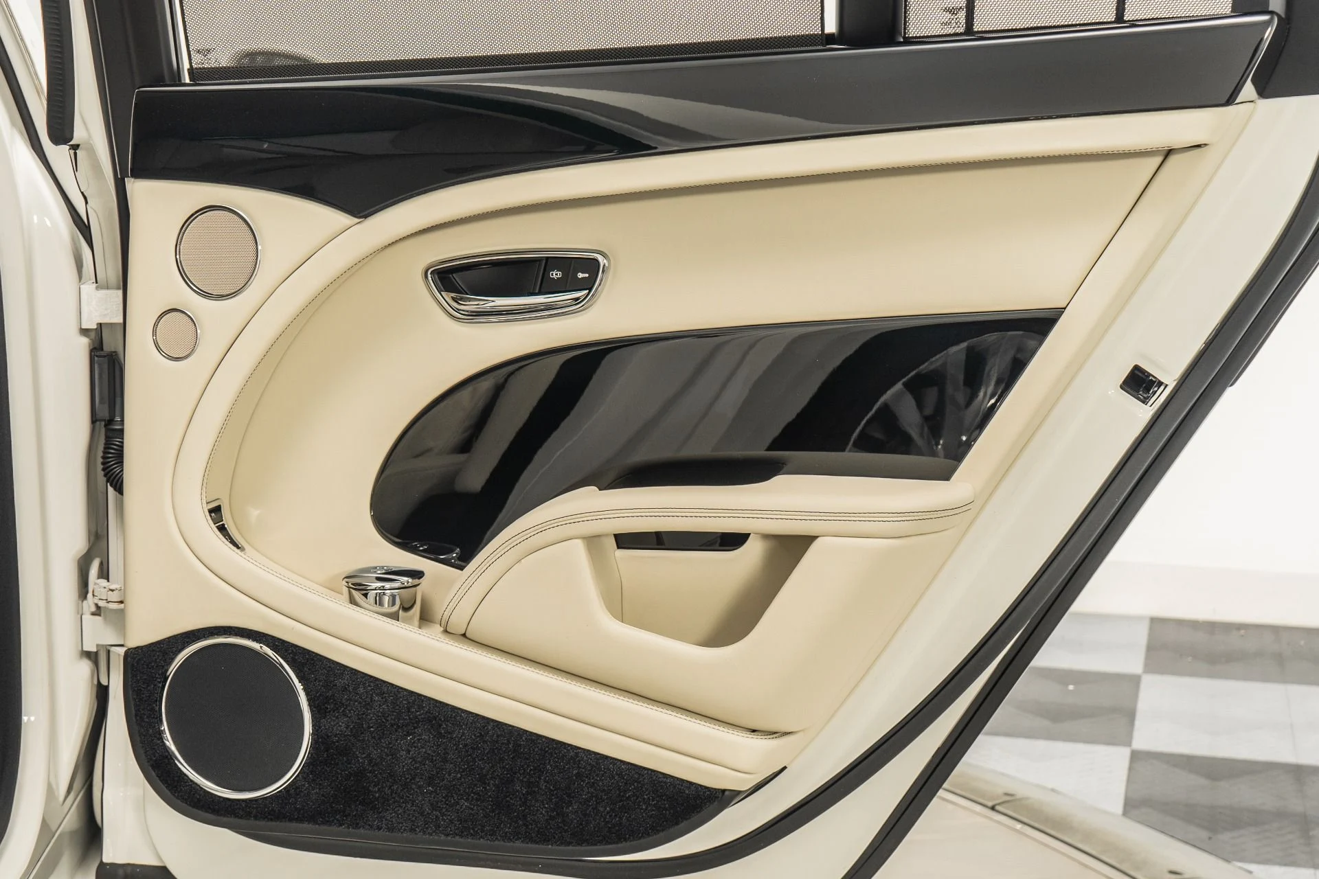 mph042_711642376_Used_2020_Bentley_Mulsanne_1761600873_ac0a8a3535