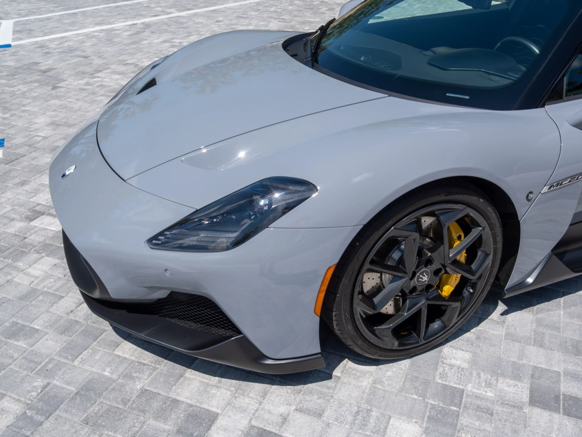 mph042_718026419_Used_2023_Maserati_MC_20_1774904506_9d555f9cfb