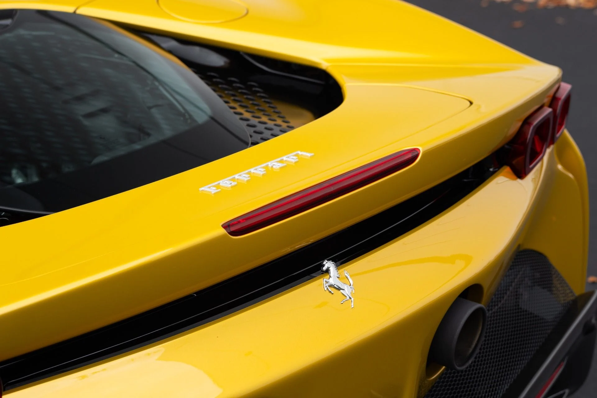 mph042_727731520_Used_2022_Ferrari_SF_90_Spider_1775626389_301cb30225