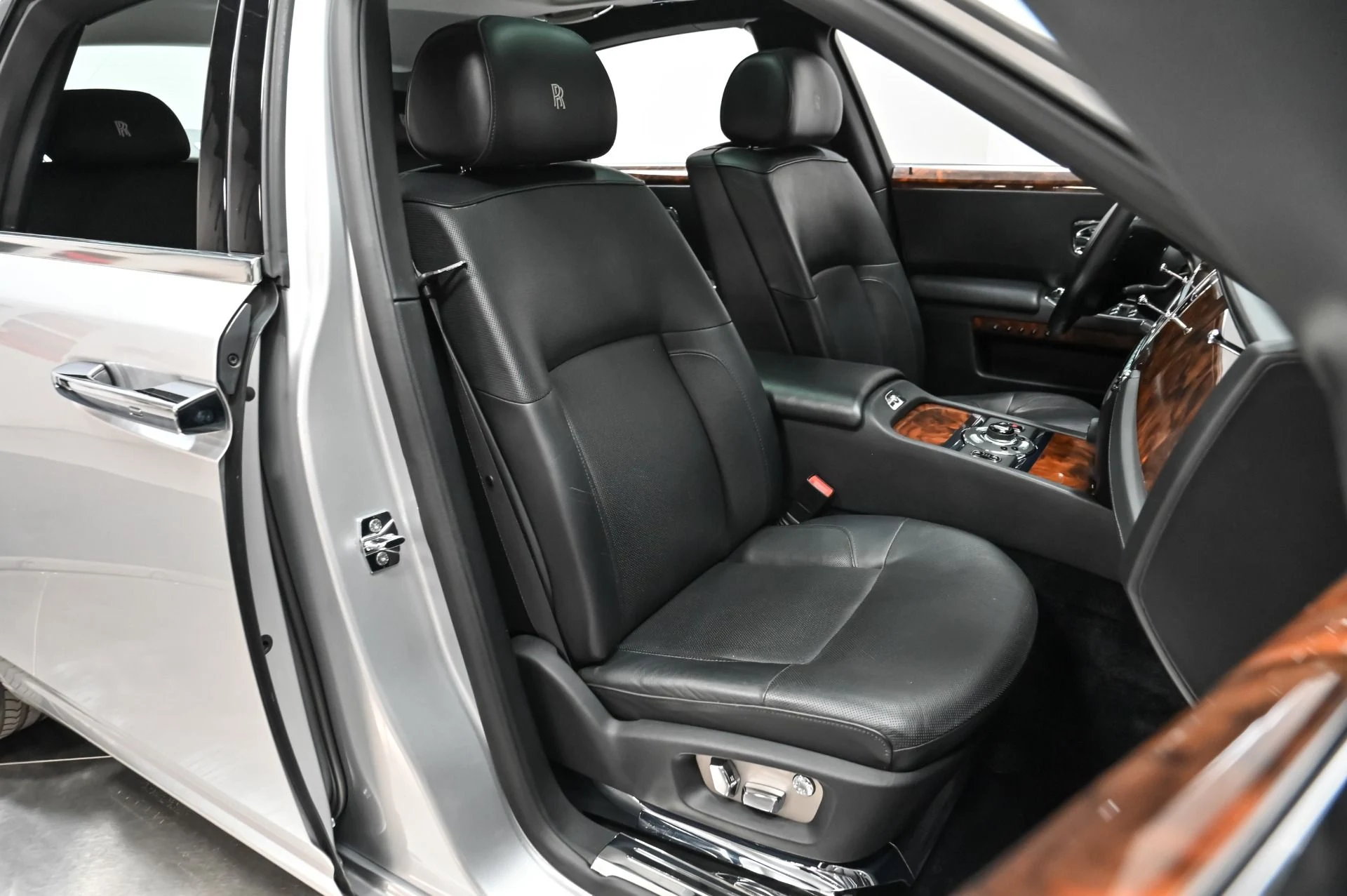 mph042_733014005_Used_2012_Rolls_Royce_Ghost_1757528739_6db40aa517