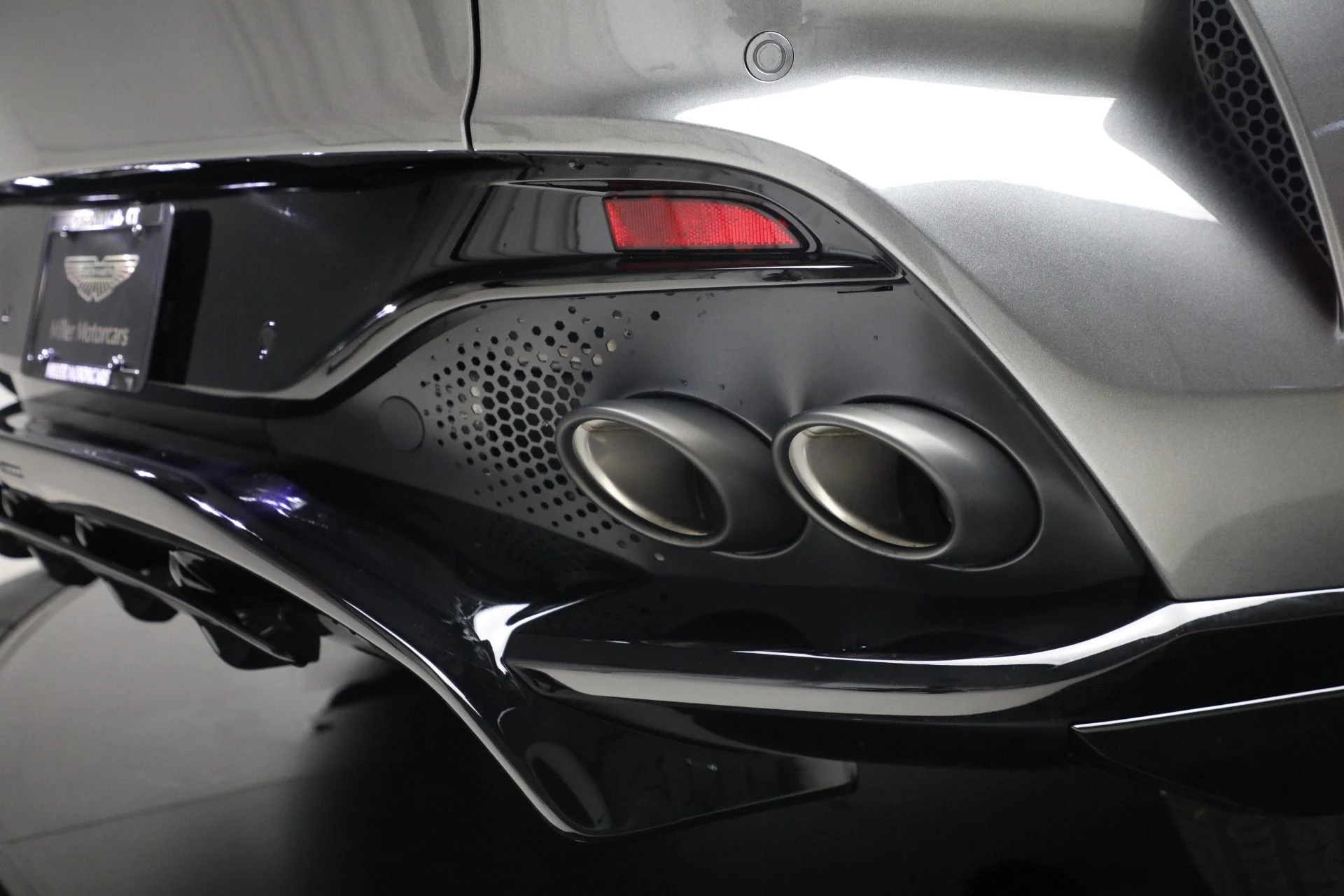 mph042_741226468_New_2025_Aston_Martin_DBX_707_5e418fde0a