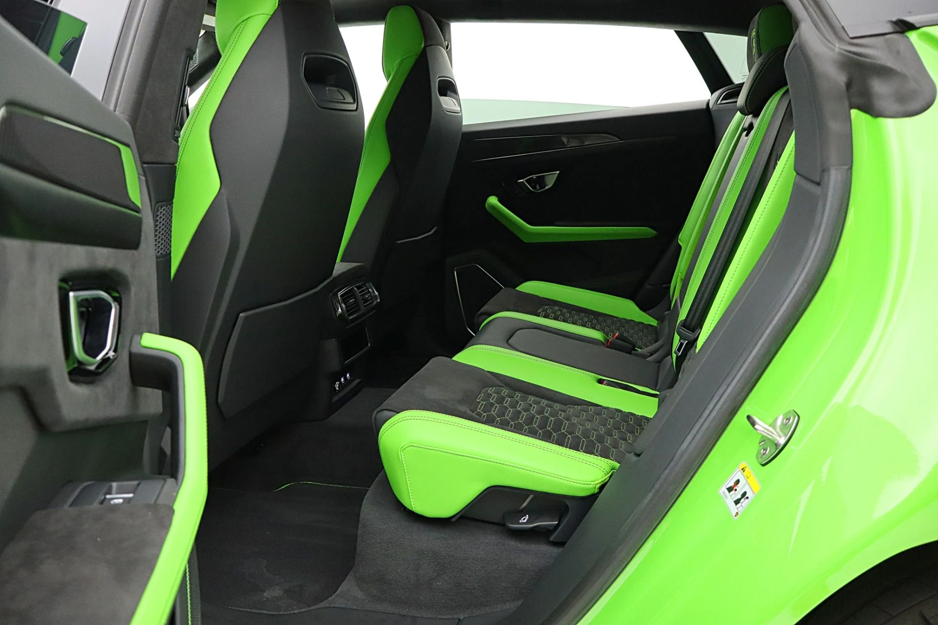 mph042_742075055_Used_2021_Lamborghini_Urus_SELEZIONE_PRE_OWNED_CERTIFIED_PEARL_CAPSULE_54f8400954