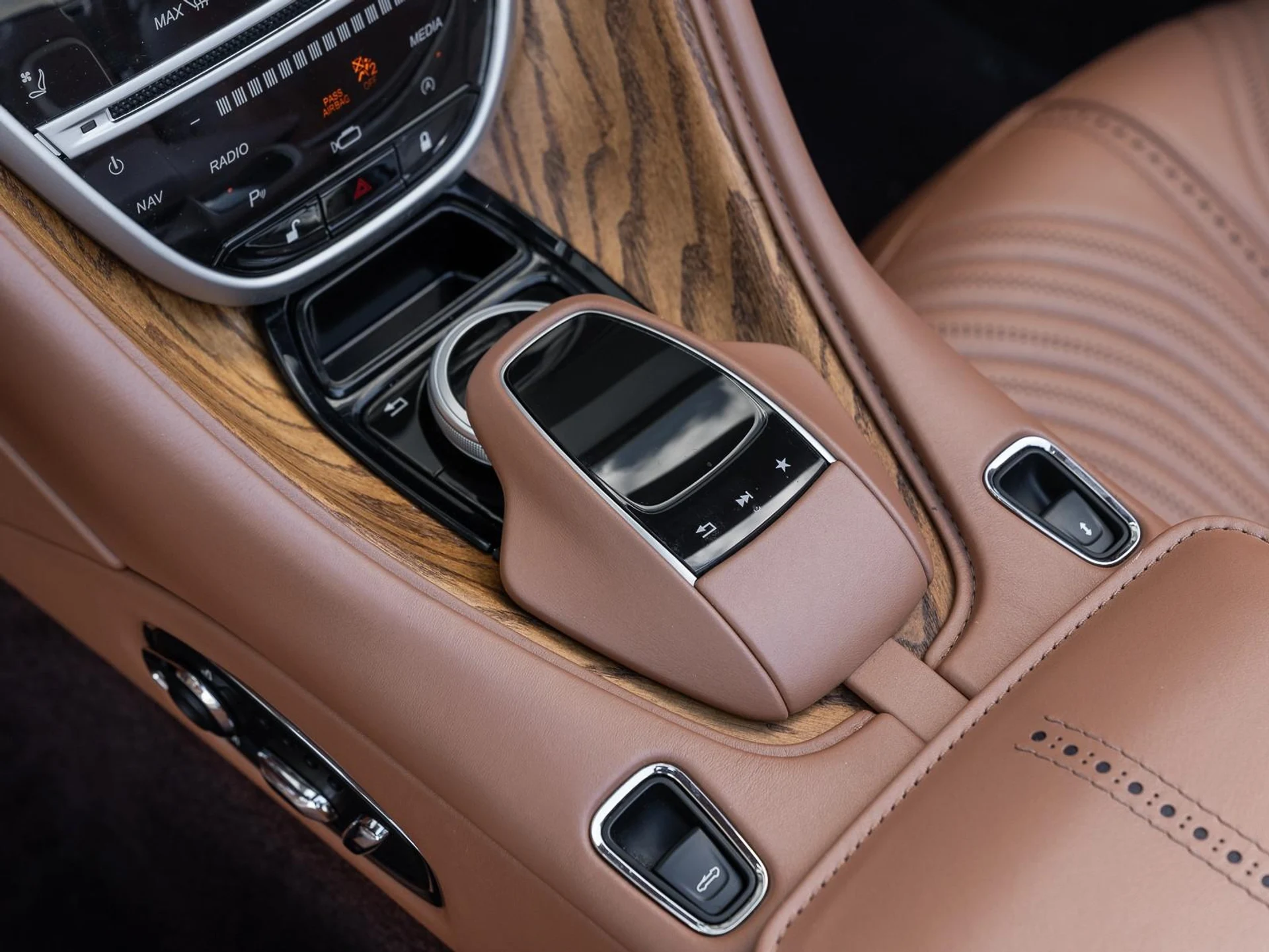 mph042_761933033_Used_2019_Aston_Martin_DB_11_1760731555_ed95bf9666