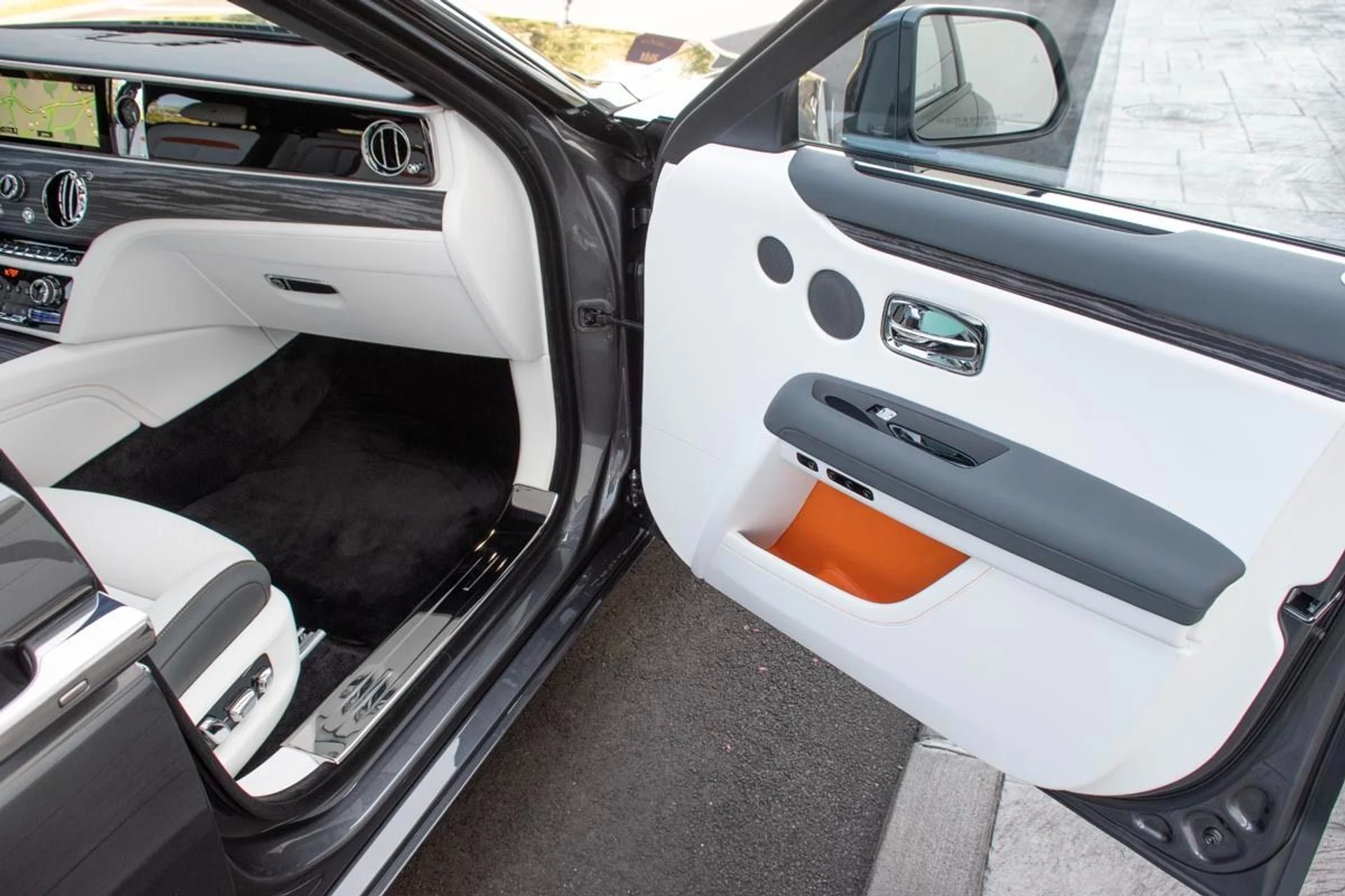 mph042_76586666_Used_2024_Rolls_Royce_Ghost_1733915394_8d16693bf6