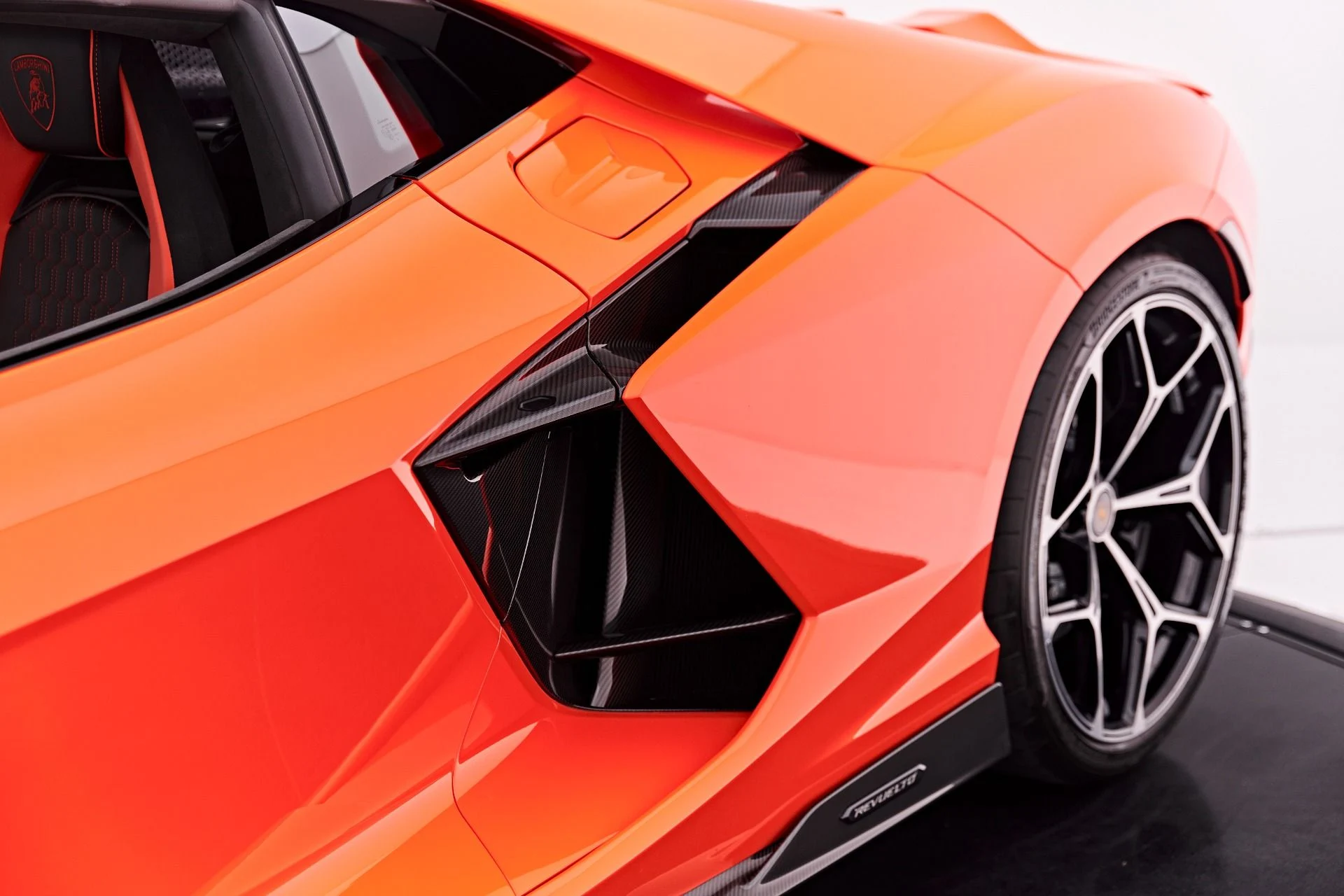 mph042_781949837_Used_2024_Lamborghini_Revuelto_Base_1786150941_439bbc22a3