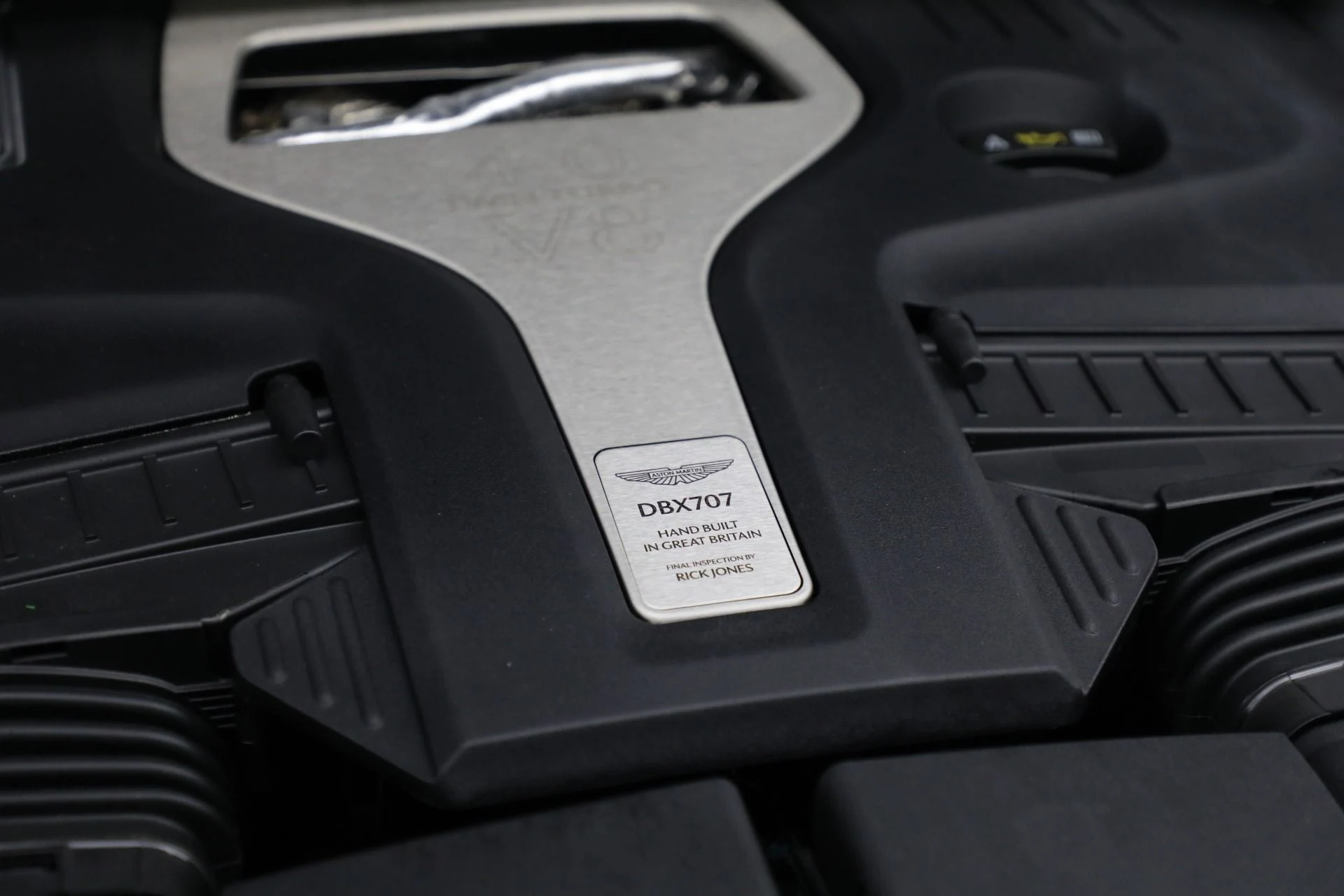 mph042_825148558_New_2025_Aston_Martin_DBX_707_20ace513d3
