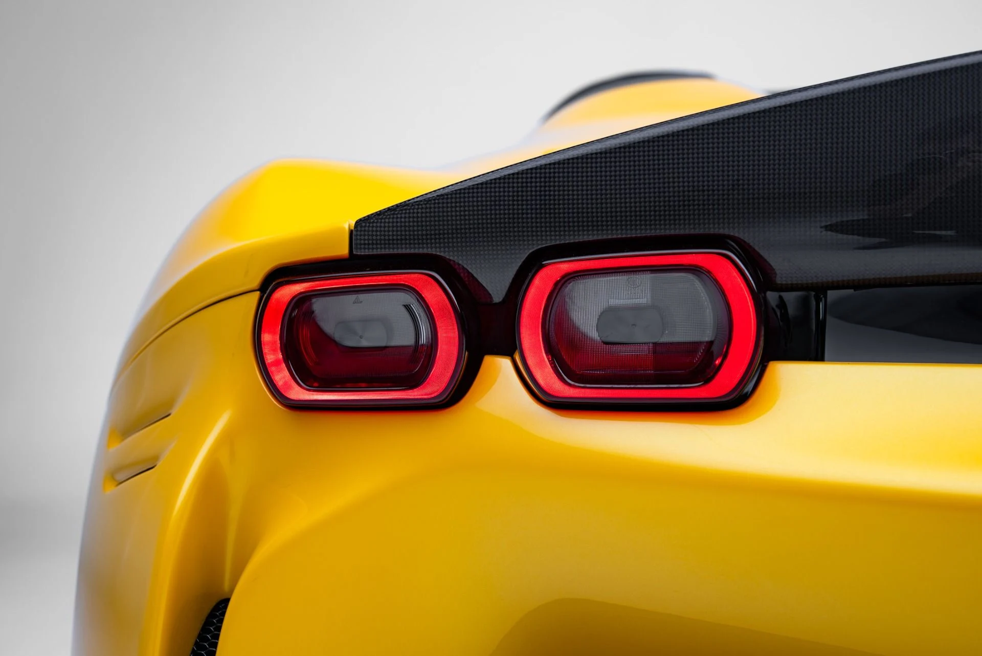 mph042_828030246_Used_2023_Ferrari_SF_90_Spider_1773351292_7511f10e2a