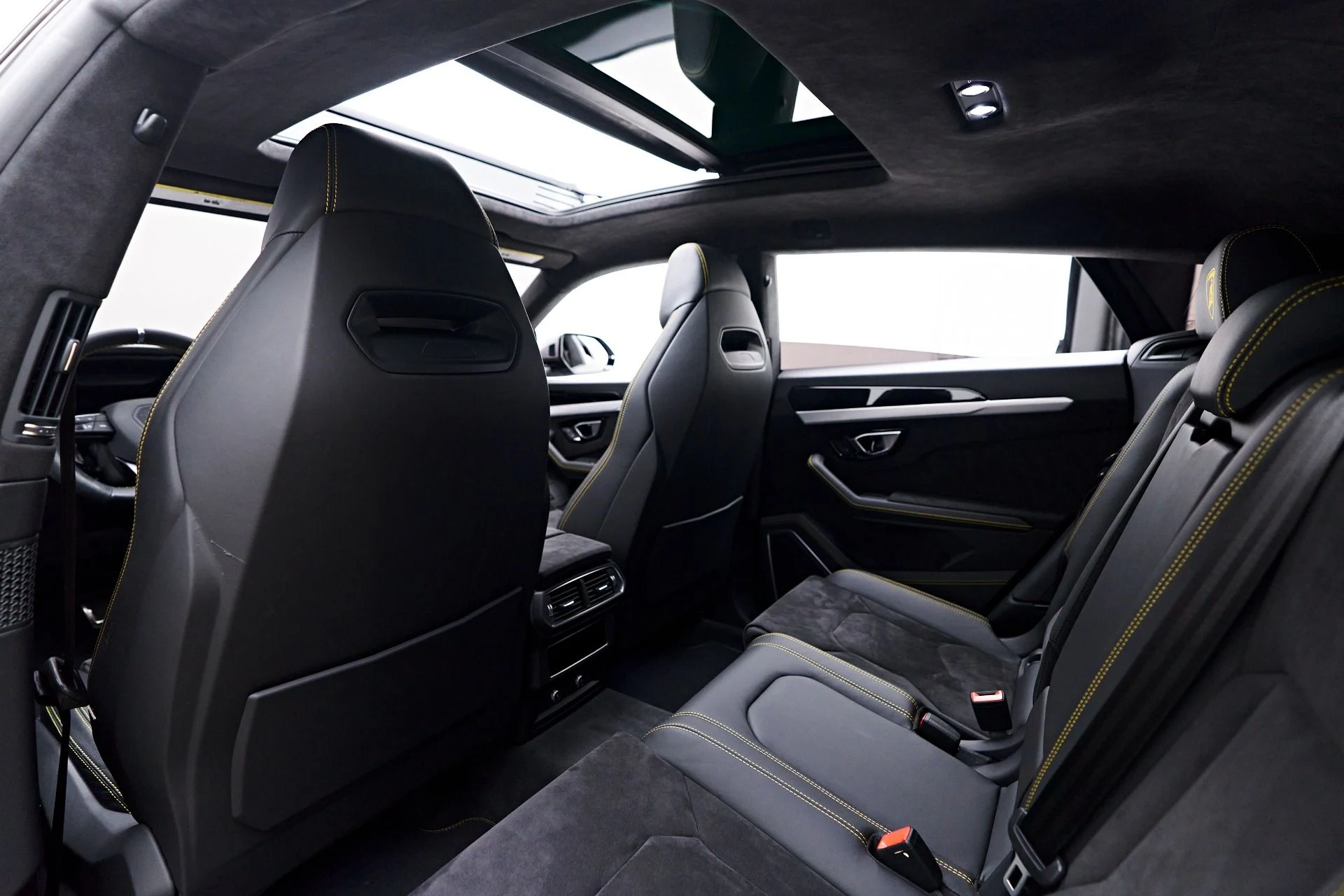 mph042_831904280_Used_2021_Lamborghini_Urus_Base_1758751765_38f72a4493