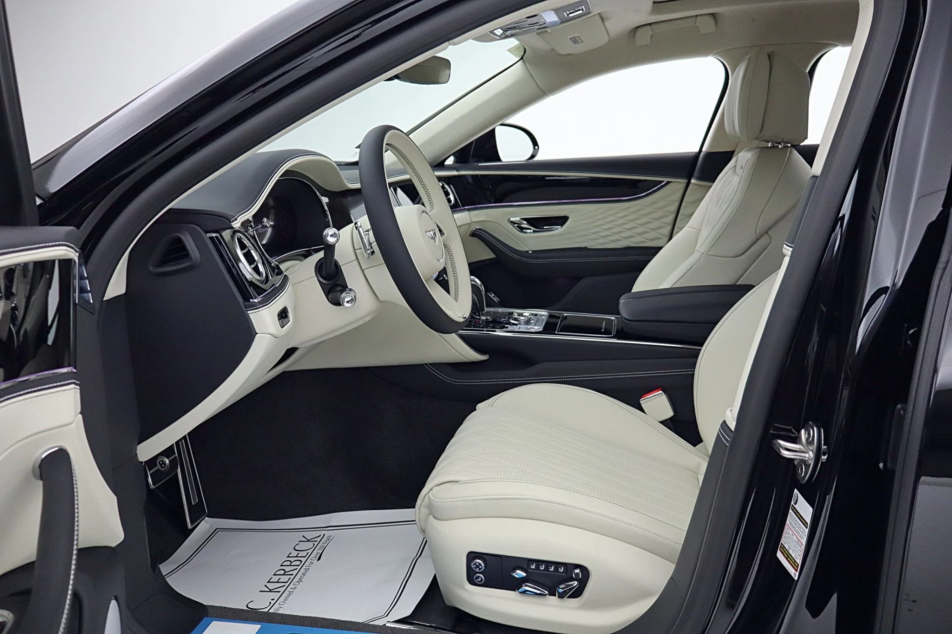 mph042_833594039_New_2026_BENTLEY_Flying_Spur_Azure_V8_95b81797f0