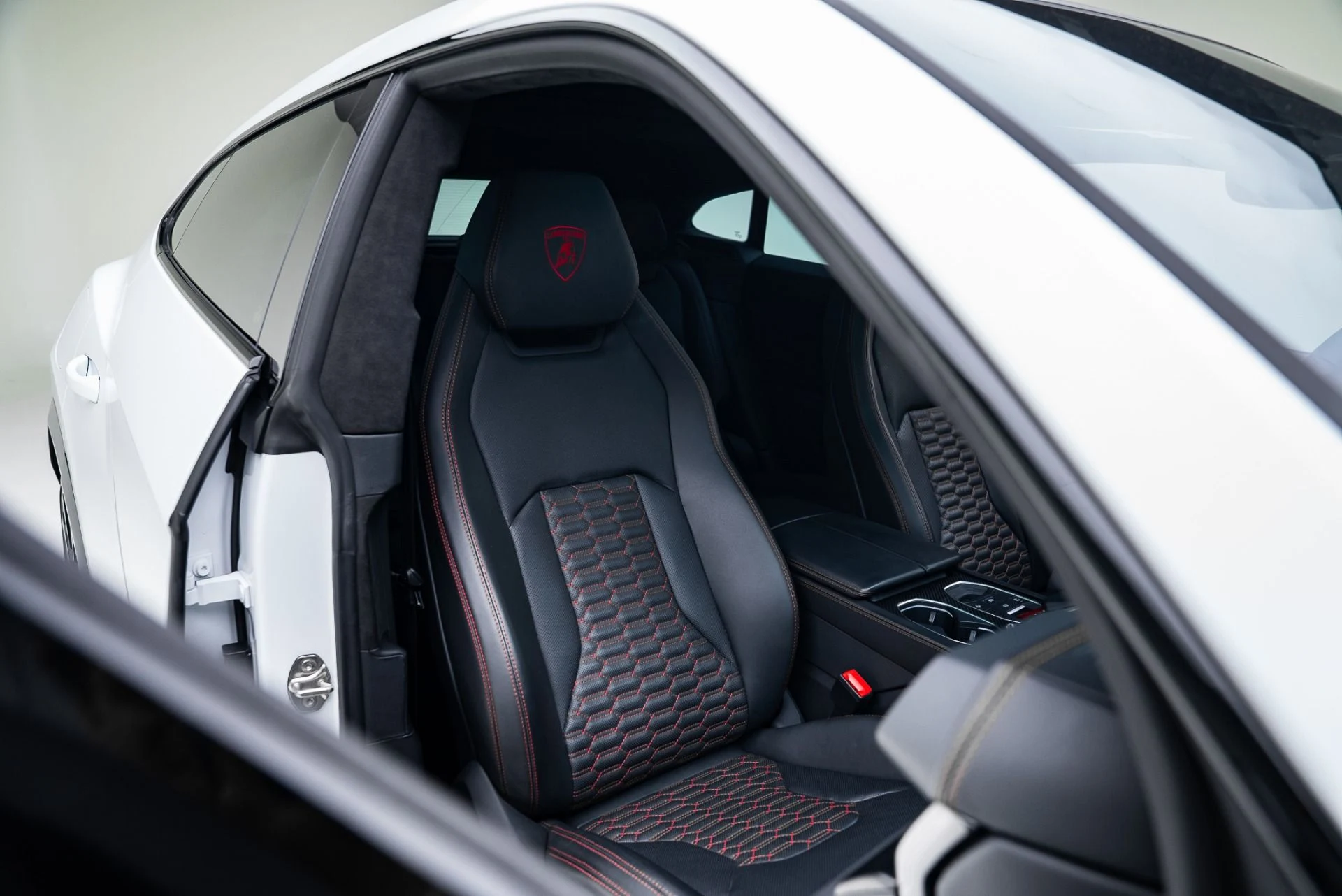 mph042_837717582_Used_2022_Lamborghini_Urus_1764978376_2cfc550e18