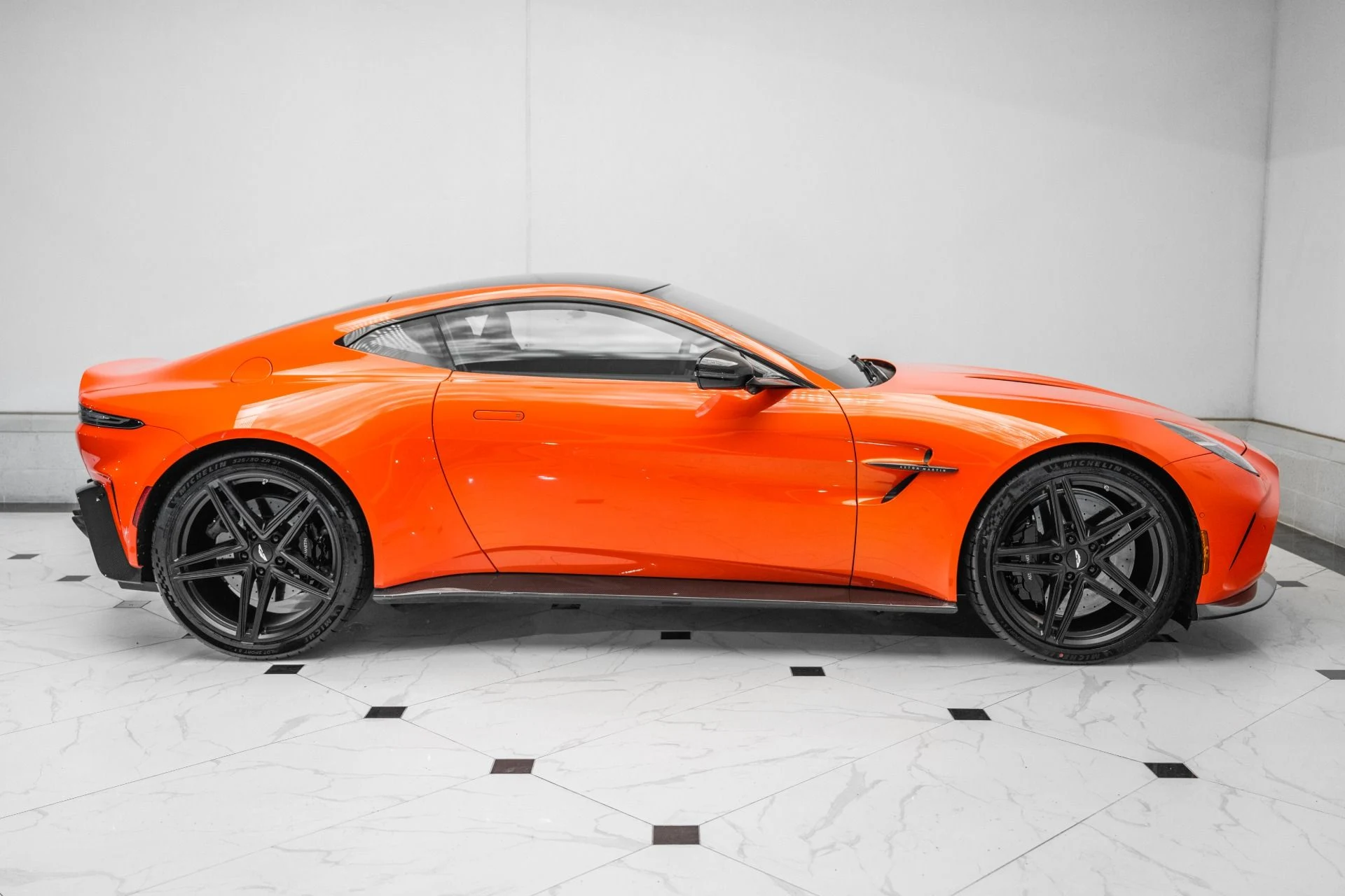 mph042_861992722_Used_2025_Aston_Martin_Vantage_1754335114_11eb52a244