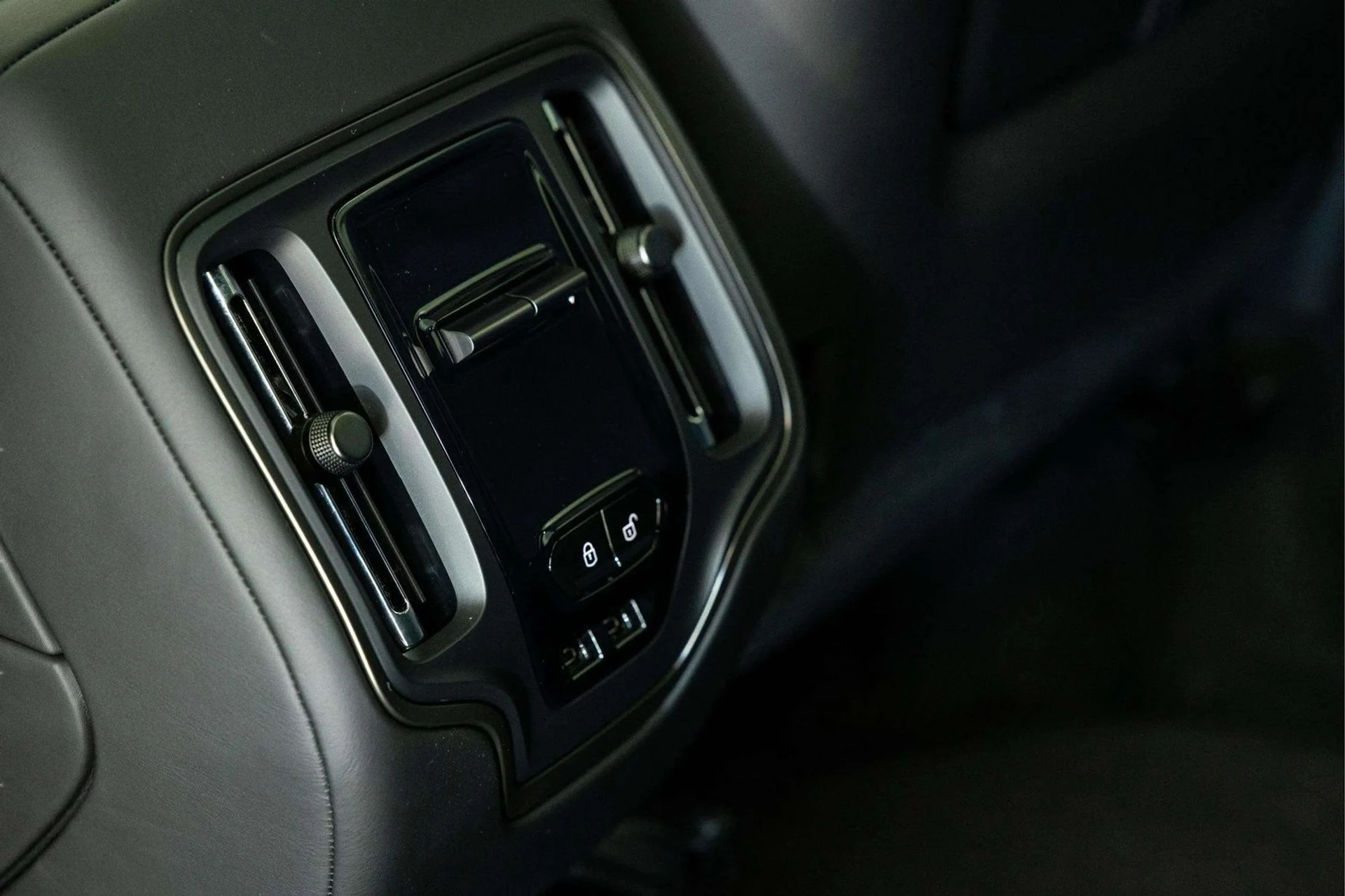 mph042_862819936_97588fdf_1cb9_4927_8749_0dbe7779ee36_abd8e25ec9