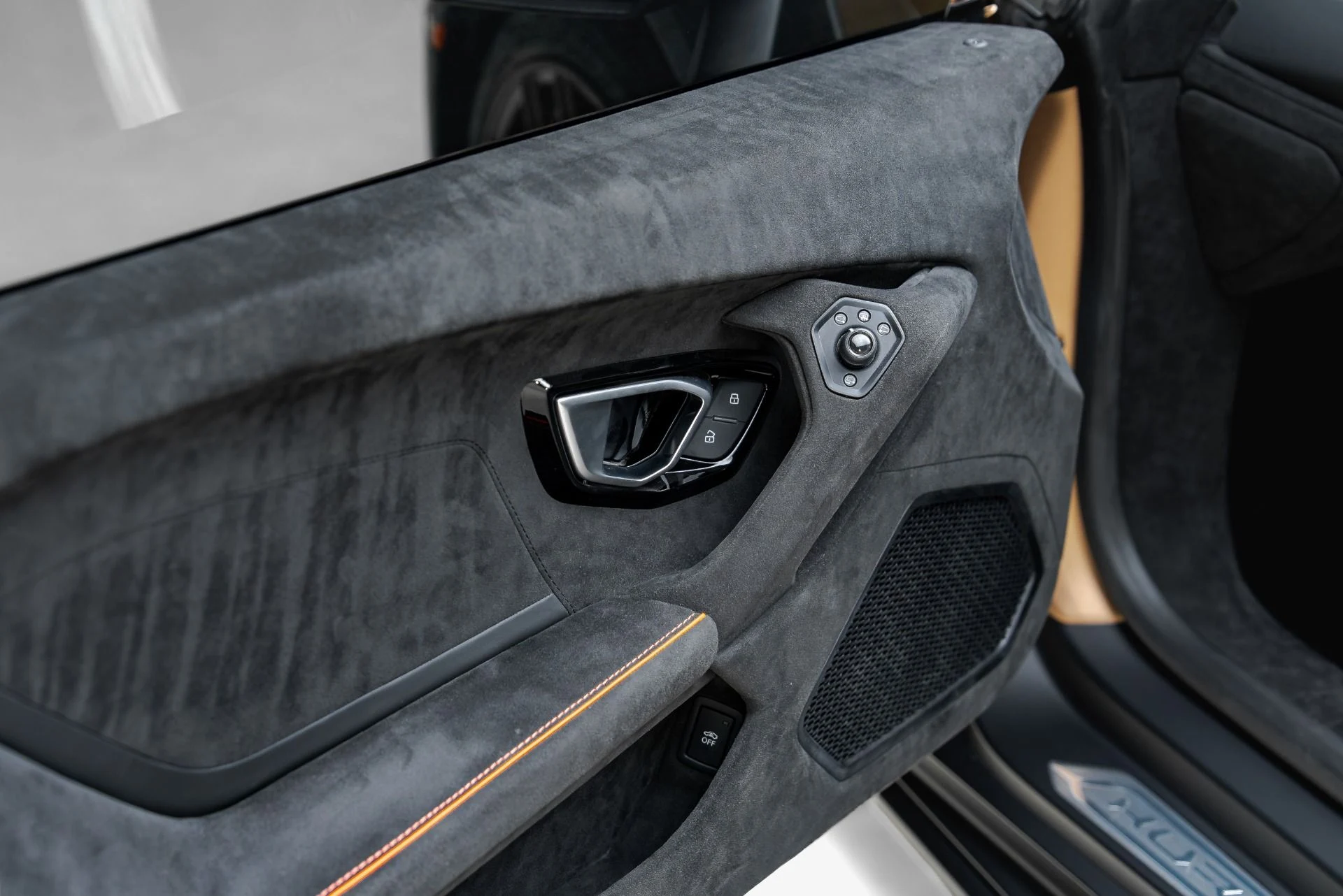 mph042_869814543_Used_2024_Lamborghini_Huracan_Sterrato_1786041525_bc571abbe2