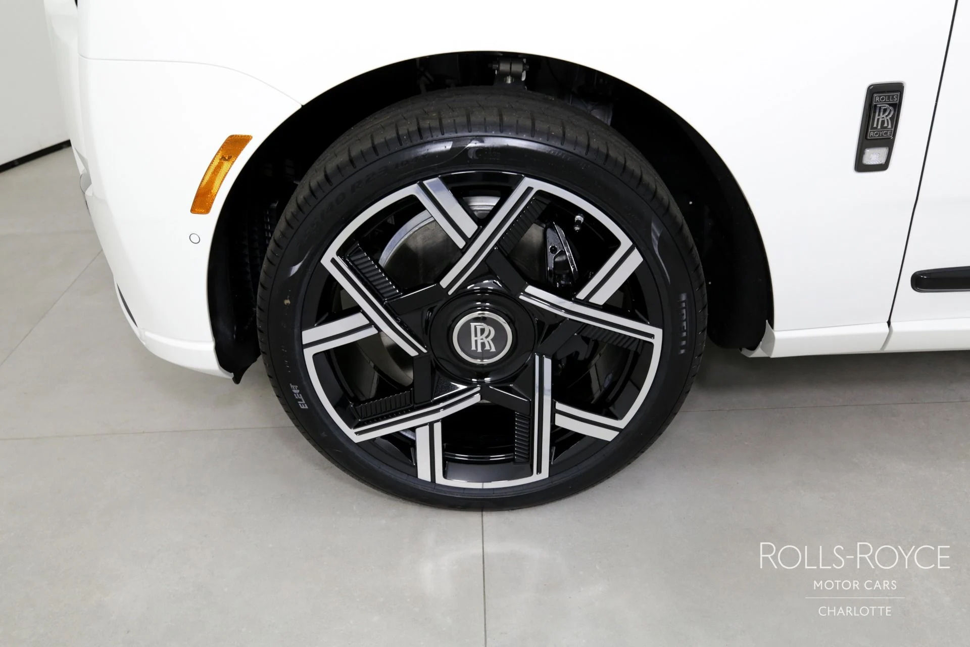 mph042_877722578_Used_2025_Rolls_Royce_Black_Badge_Cullinan_1734452327_d95e8e3d90