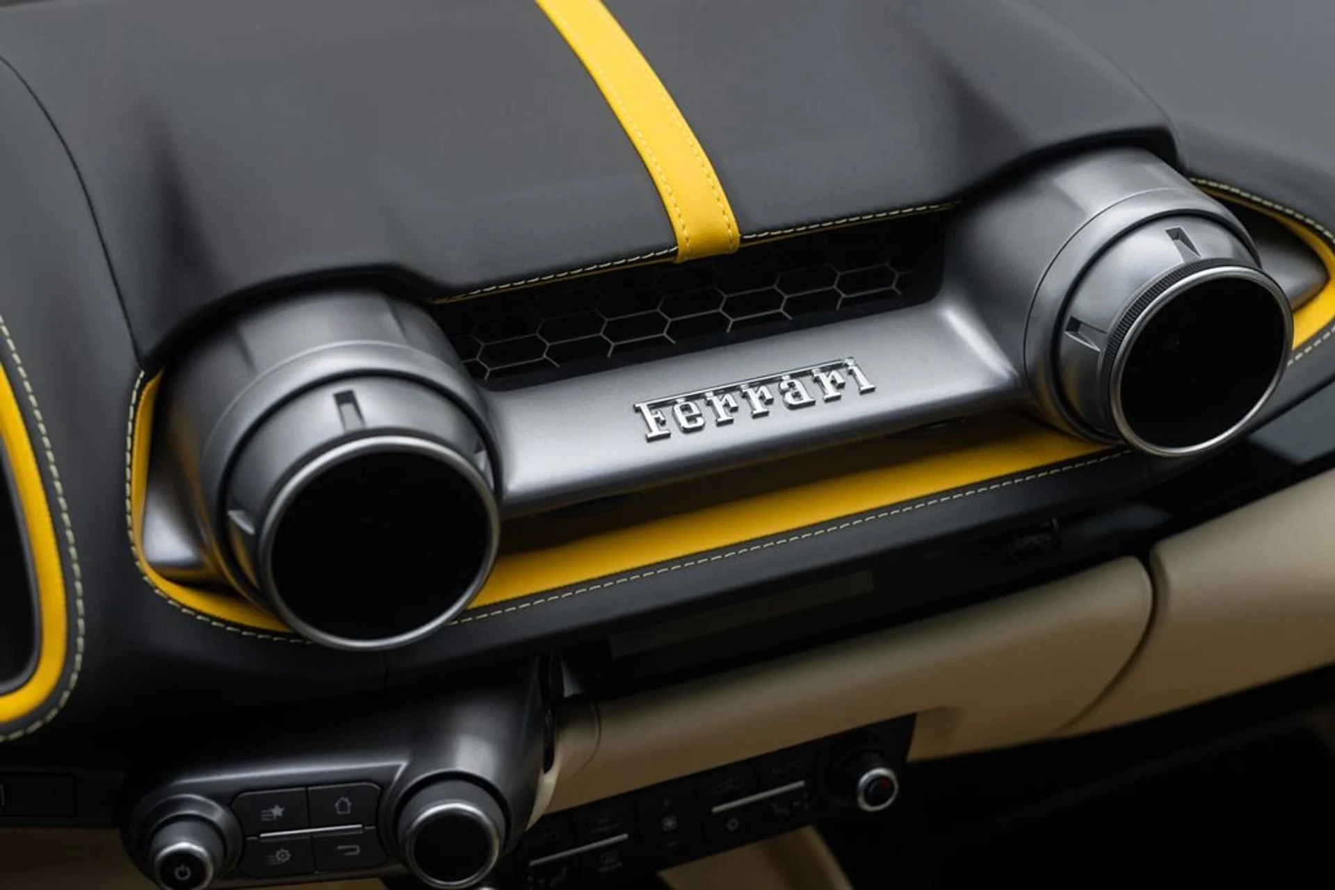 mph042_885886612_dd0a58d04fceba52ca5b2c3a6012dad8x_06d525648c