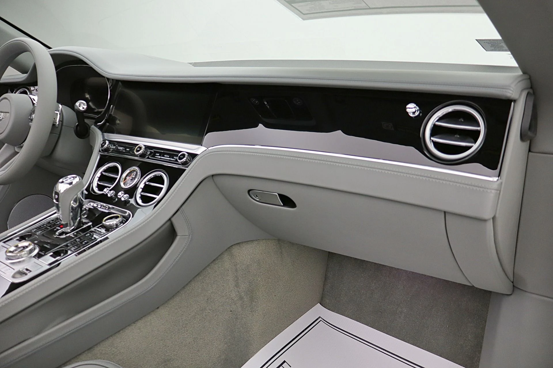 mph042_88599338_New_2026_Bentley_Continental_GTC_0be3016c09