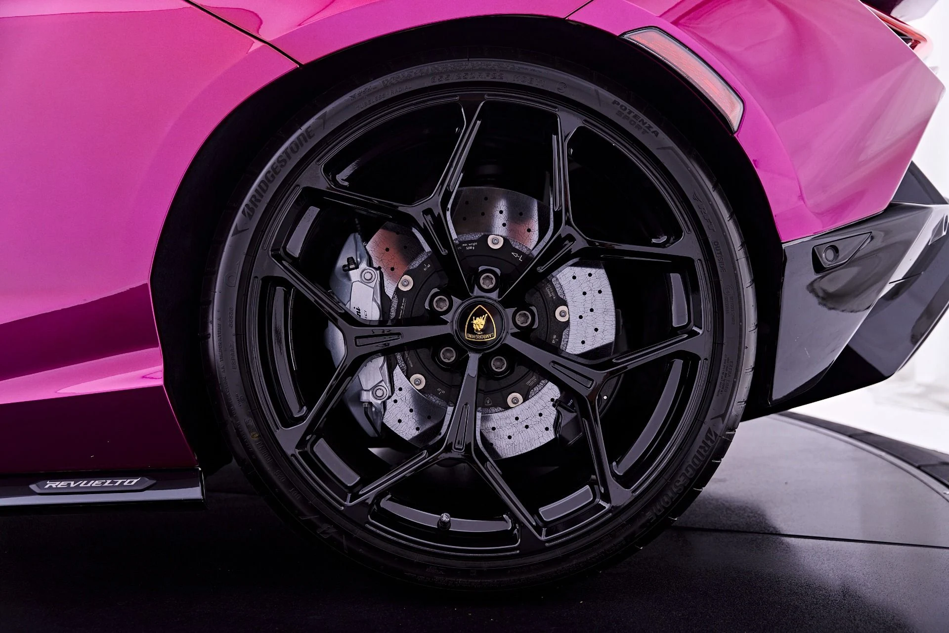mph042_889513834_Used_2025_Lamborghini_Revuelto_Base_1782965075_d4c4316681