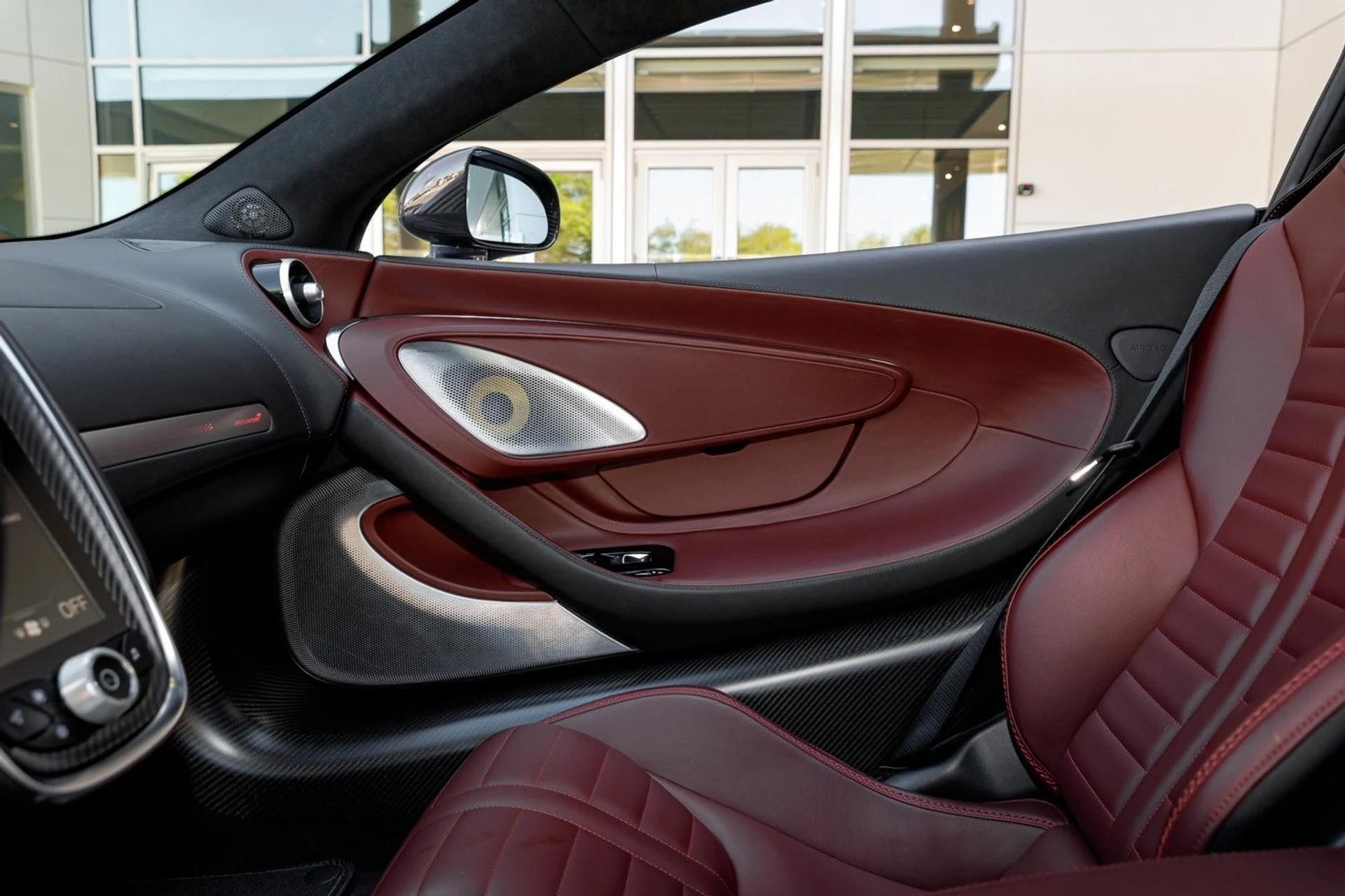 mph042_901749526_467_p43_l_b56576fc65