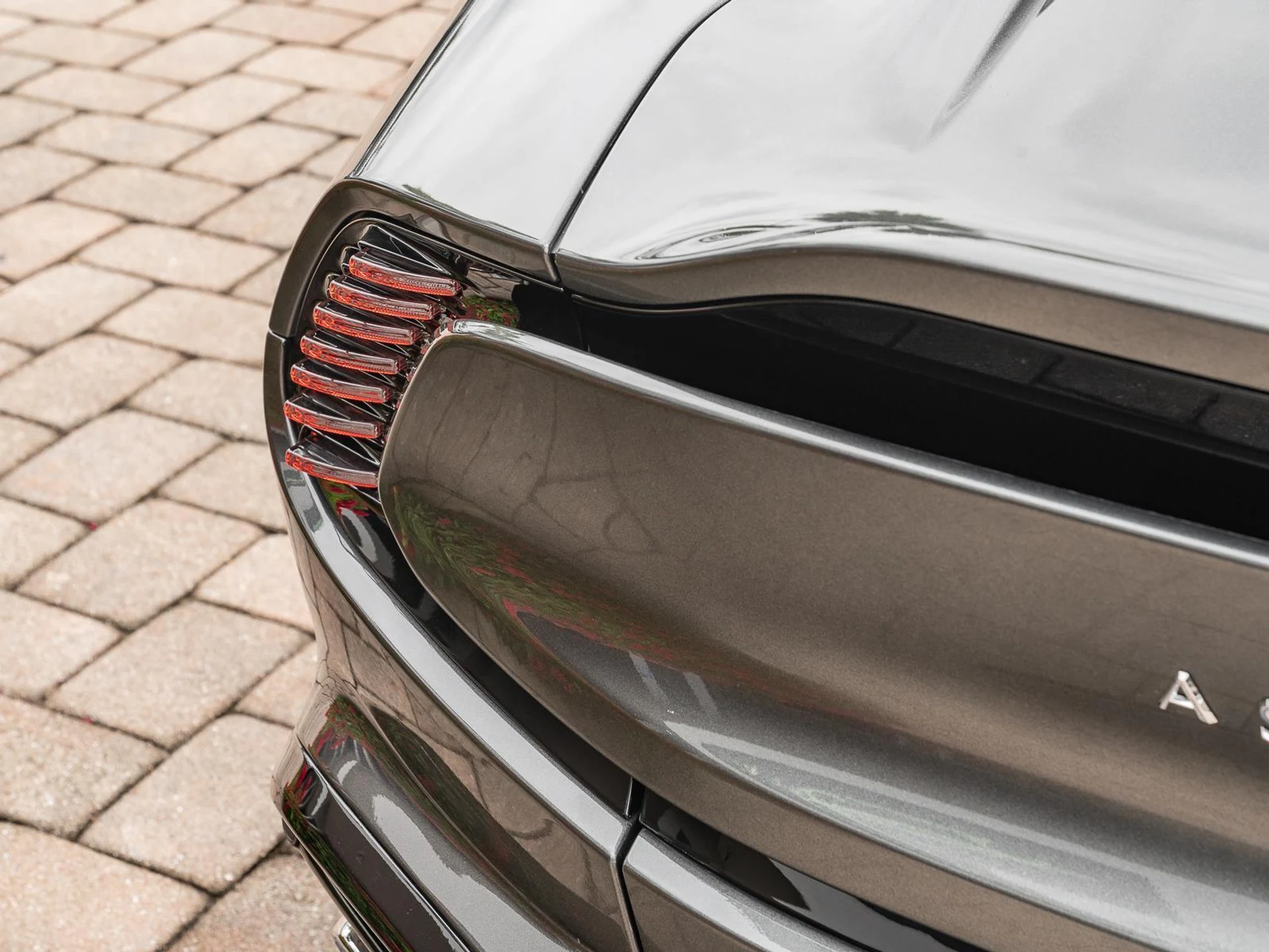 mph042_905029069_Used_2025_Aston_Martin_Vanquish_Coupe_1780612113_7bc06665ff