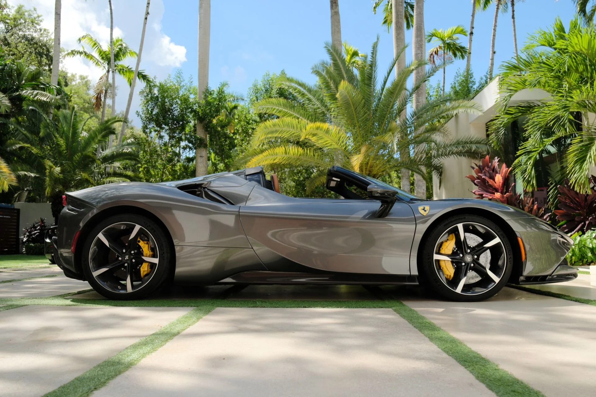 mph042_917639212_Used_2022_Ferrari_SF_90_Spider_1790027669_274962f8b1